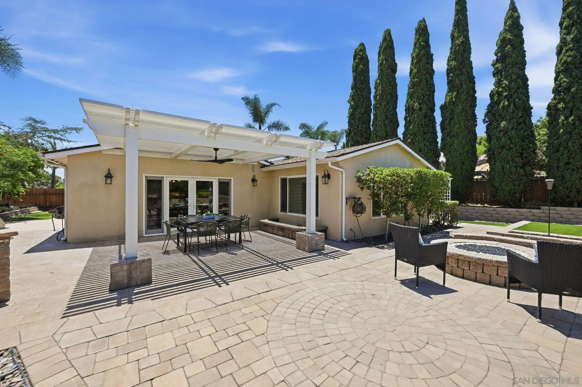 https://cdn.realtyfeed.com/cdn/127/260018100/fbe2407f4758633ba8796c056d2580c1.webp