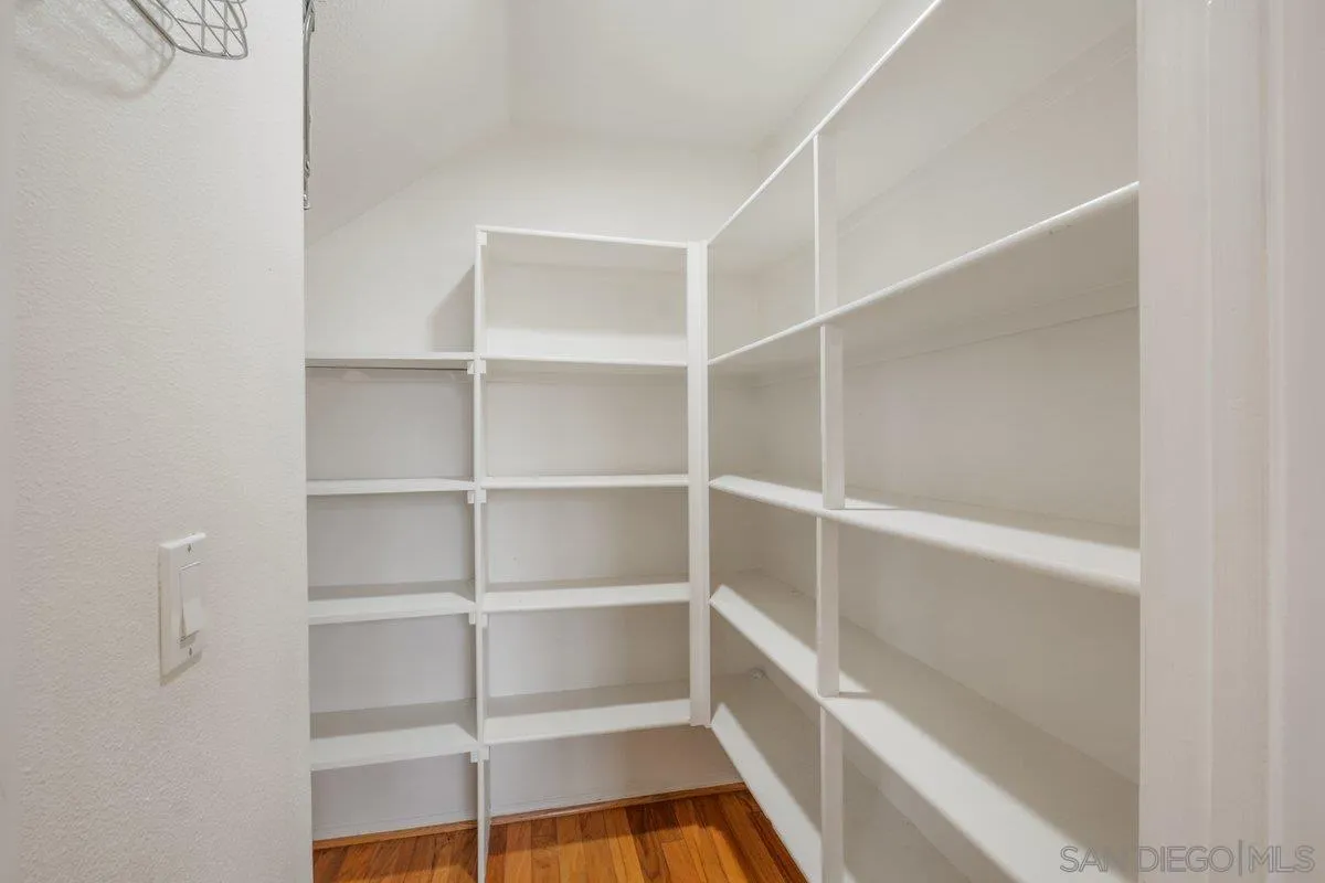 https://cdn.realtyfeed.com/cdn/127/260018102/25a27e2acc3f02291ee2cbe9872b6f4e.webp