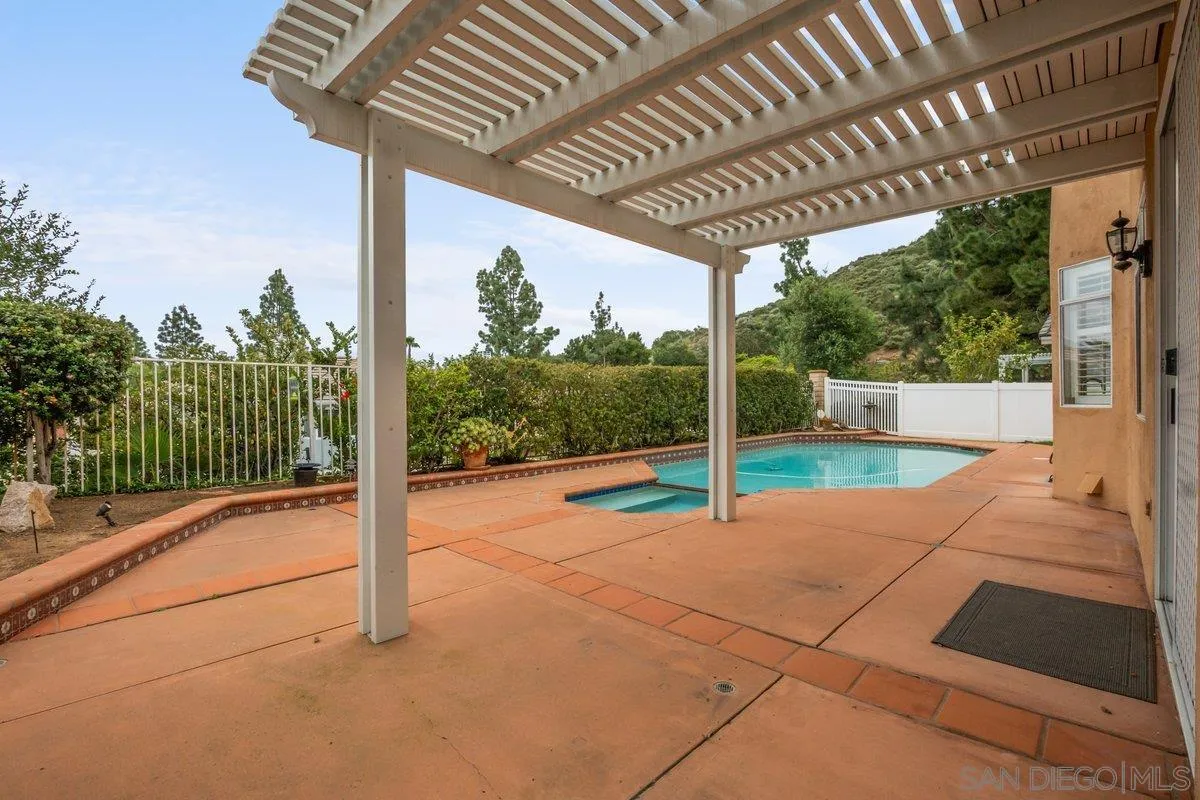 https://cdn.realtyfeed.com/cdn/127/260018102/71dbb2952b1b26b7484b816b17701772.webp