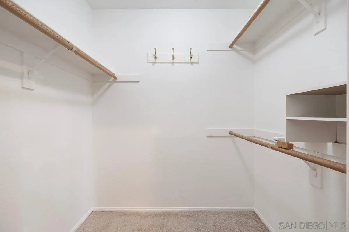https://cdn.realtyfeed.com/cdn/127/260018102/9281d305d1afcab592bb271003000b17.webp