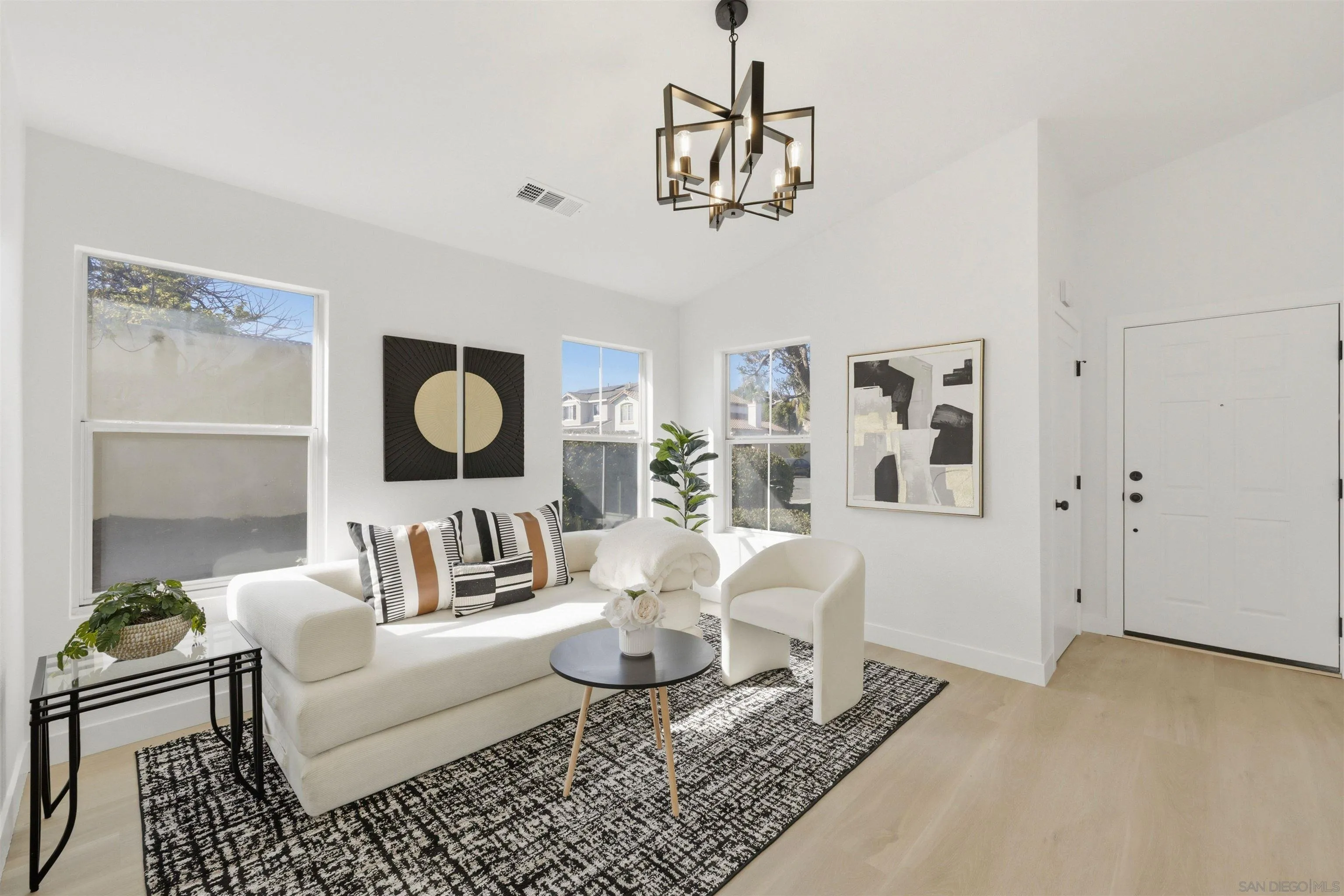 https://cdn.realtyfeed.com/cdn/127/260018112/27ff4ca33cbaed49ad1b4be9ce204c36.webp