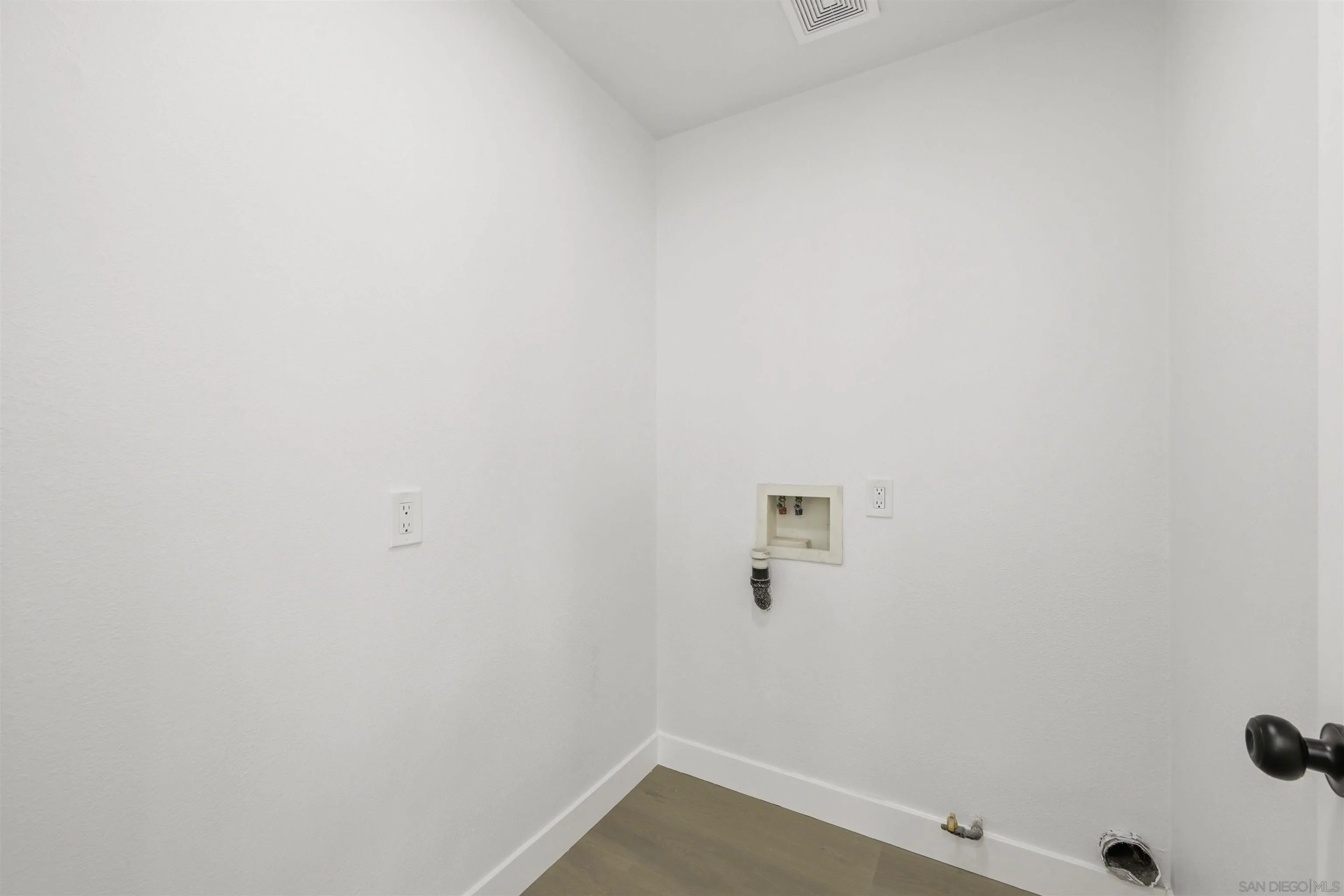 https://cdn.realtyfeed.com/cdn/127/260018112/4c9d645625333c5b6df5fb5876226c8e.webp