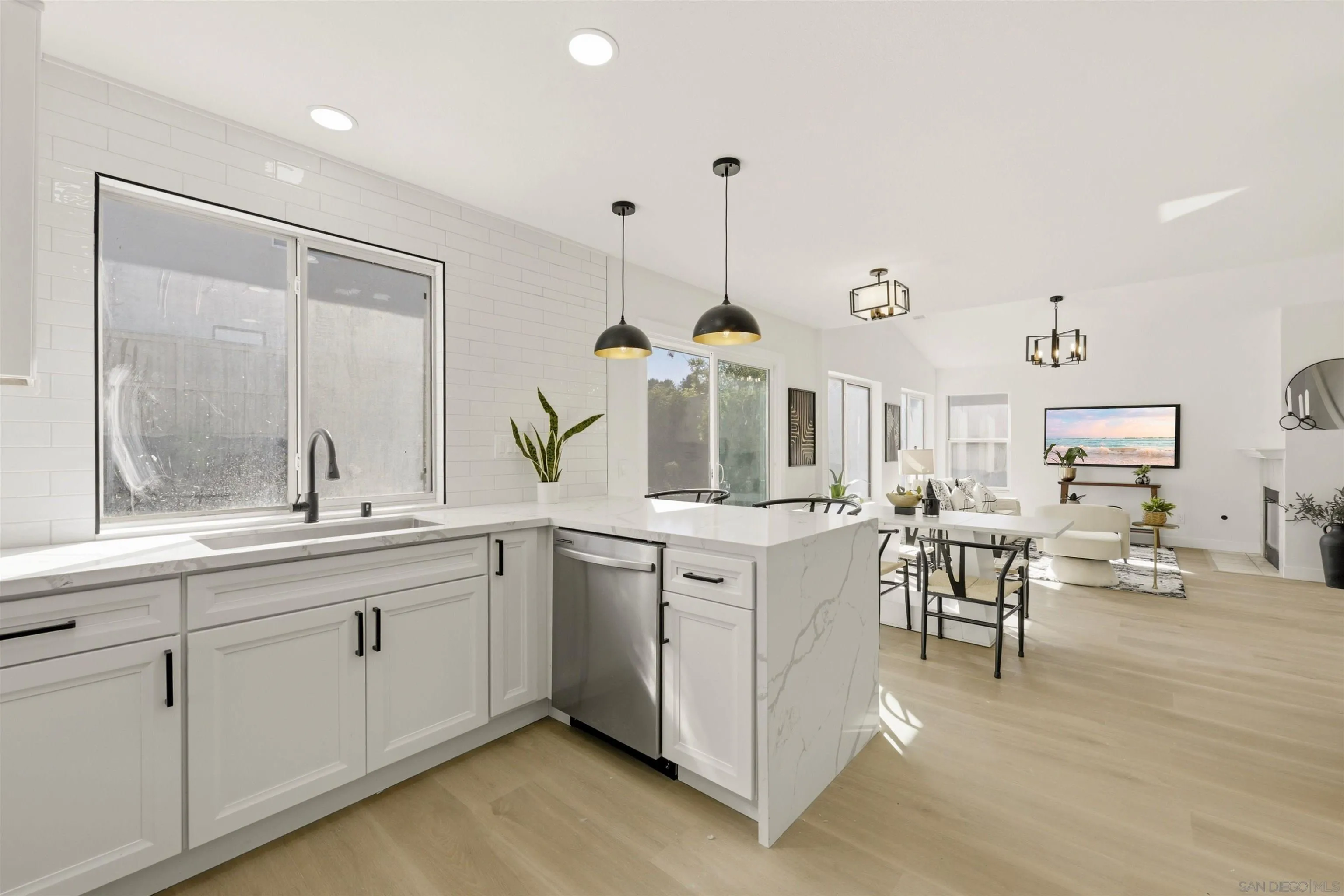 https://cdn.realtyfeed.com/cdn/127/260018112/6e127552904aca3eae235fb0d6ec2098.webp