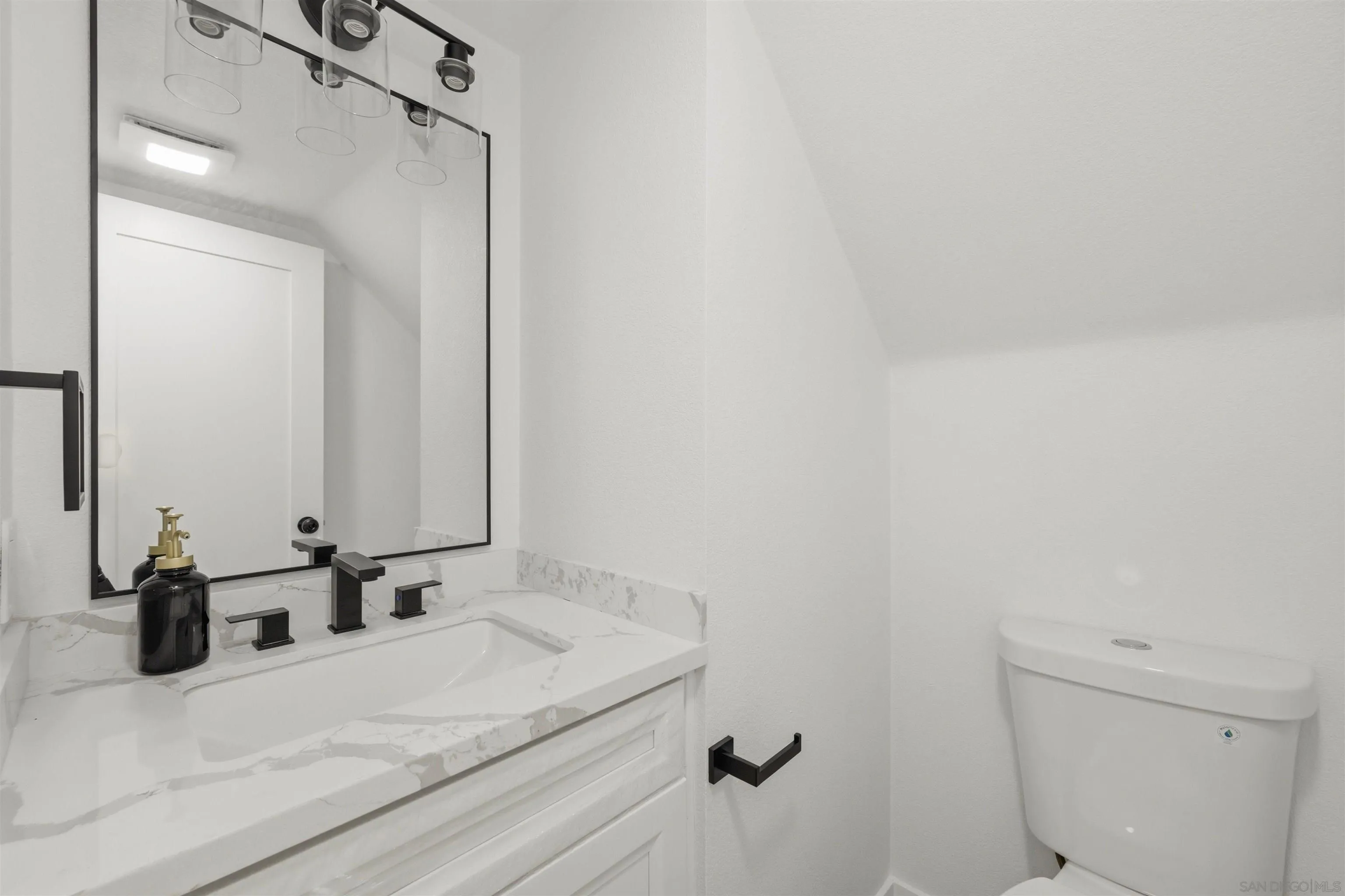 https://cdn.realtyfeed.com/cdn/127/260018112/c81c06ec025da6b6084df74e36c587e3.webp