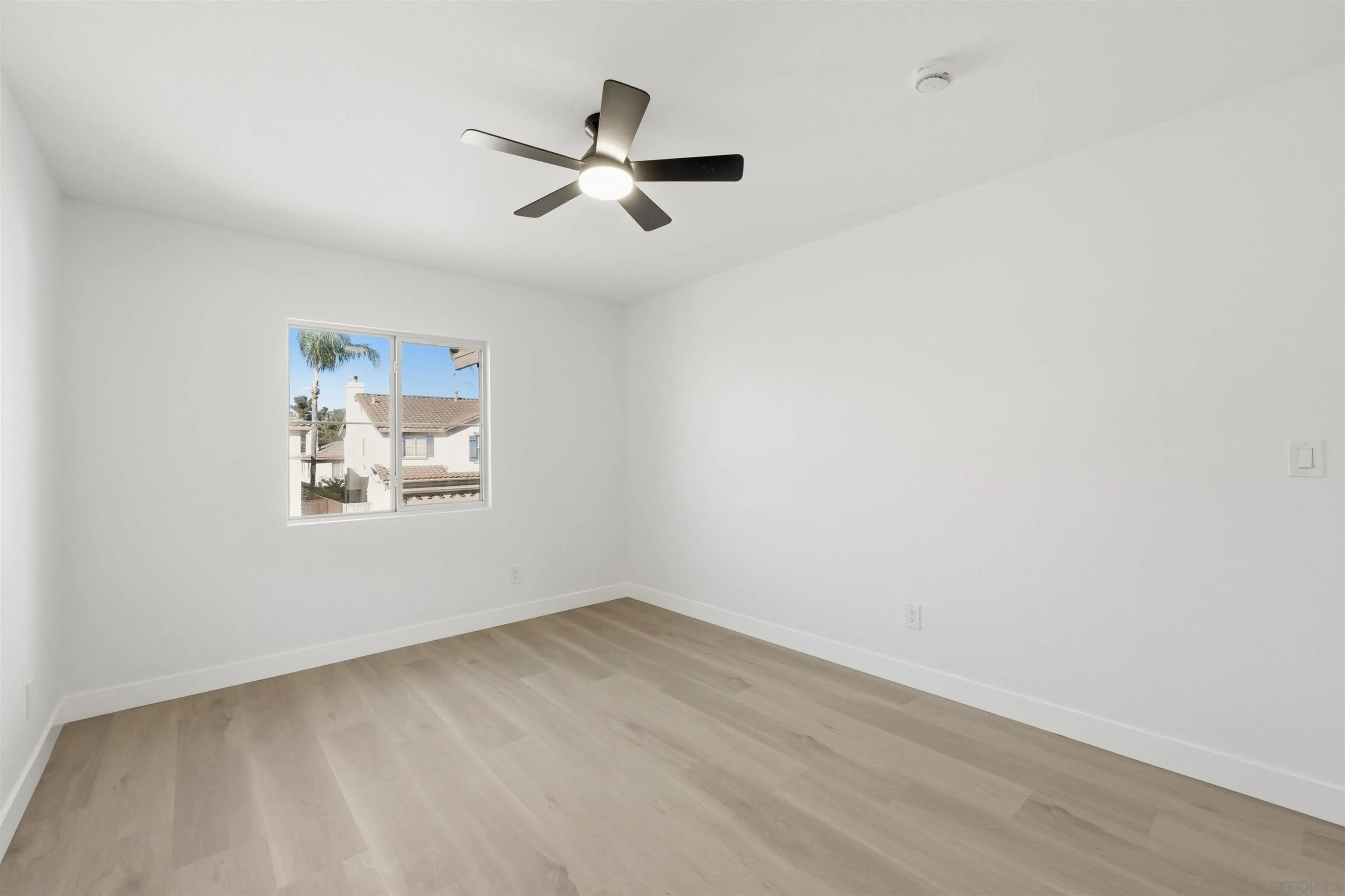 https://cdn.realtyfeed.com/cdn/127/260018112/f3fbf95642d71c2420ec7b6fc5f9b92f.webp