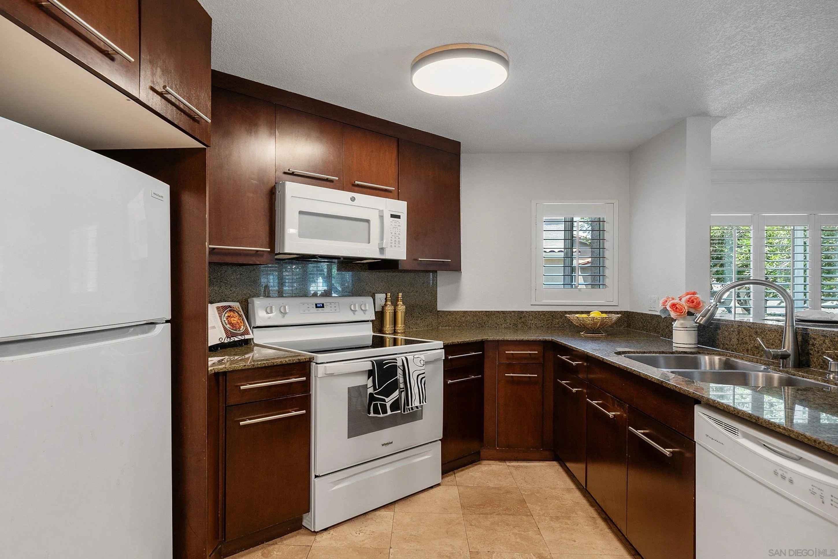 Photo #6: 260018114 Listing: Photo #6