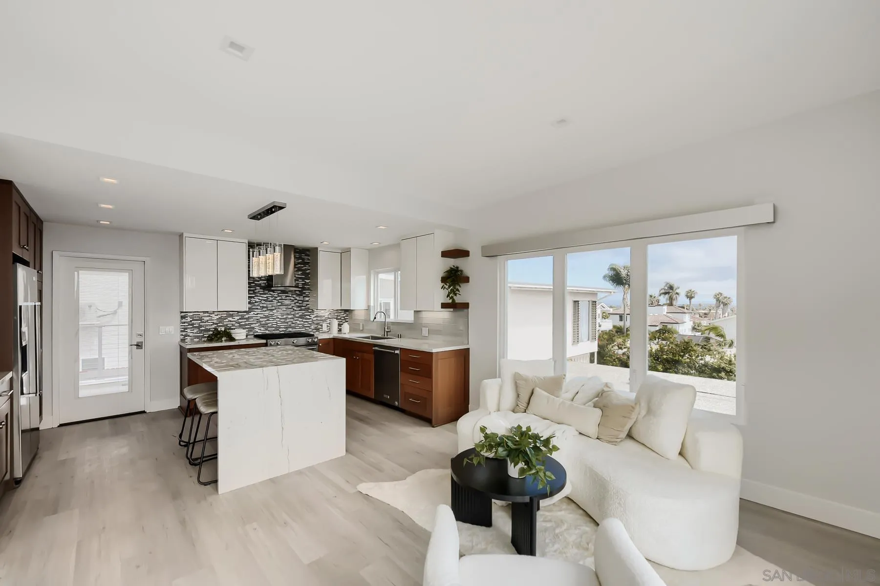 https://cdn.realtyfeed.com/cdn/127/260018121/1921294f80fe95a2eeab31021f9c0ee9.webp