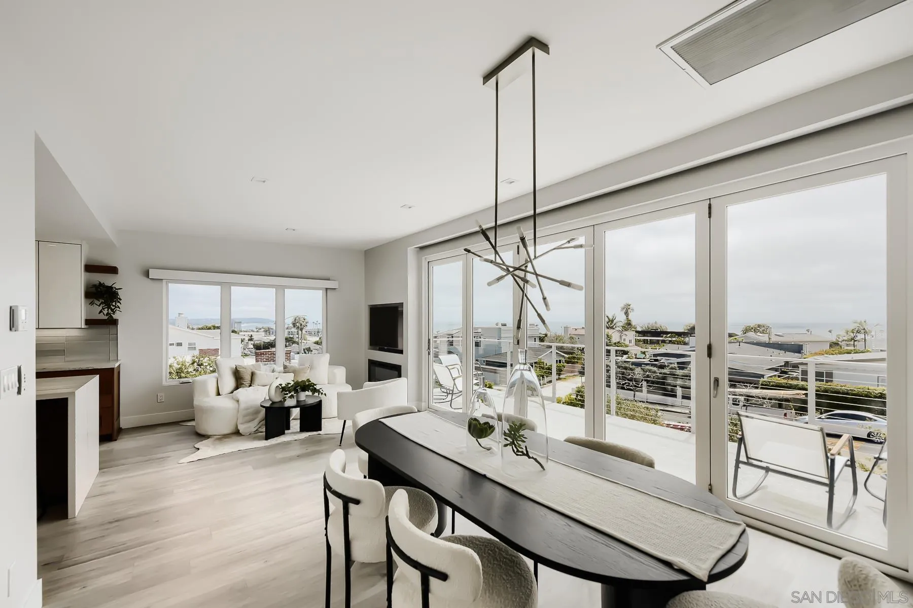 https://cdn.realtyfeed.com/cdn/127/260018121/1fcf2ad3ff091f0648d2597f679fcc1b.webp