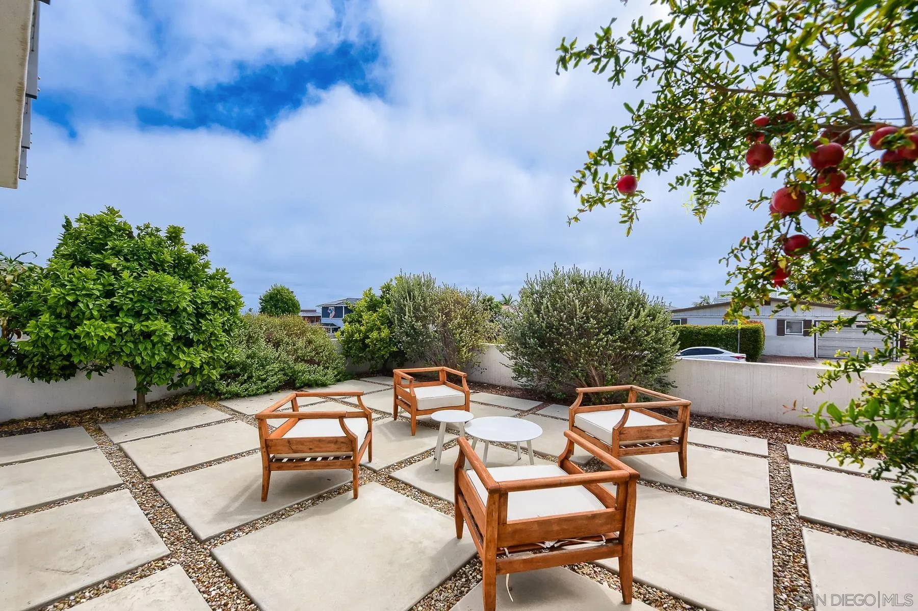 https://cdn.realtyfeed.com/cdn/127/260018121/2eef7ff76188b8e99f64819867a5d1c6.webp