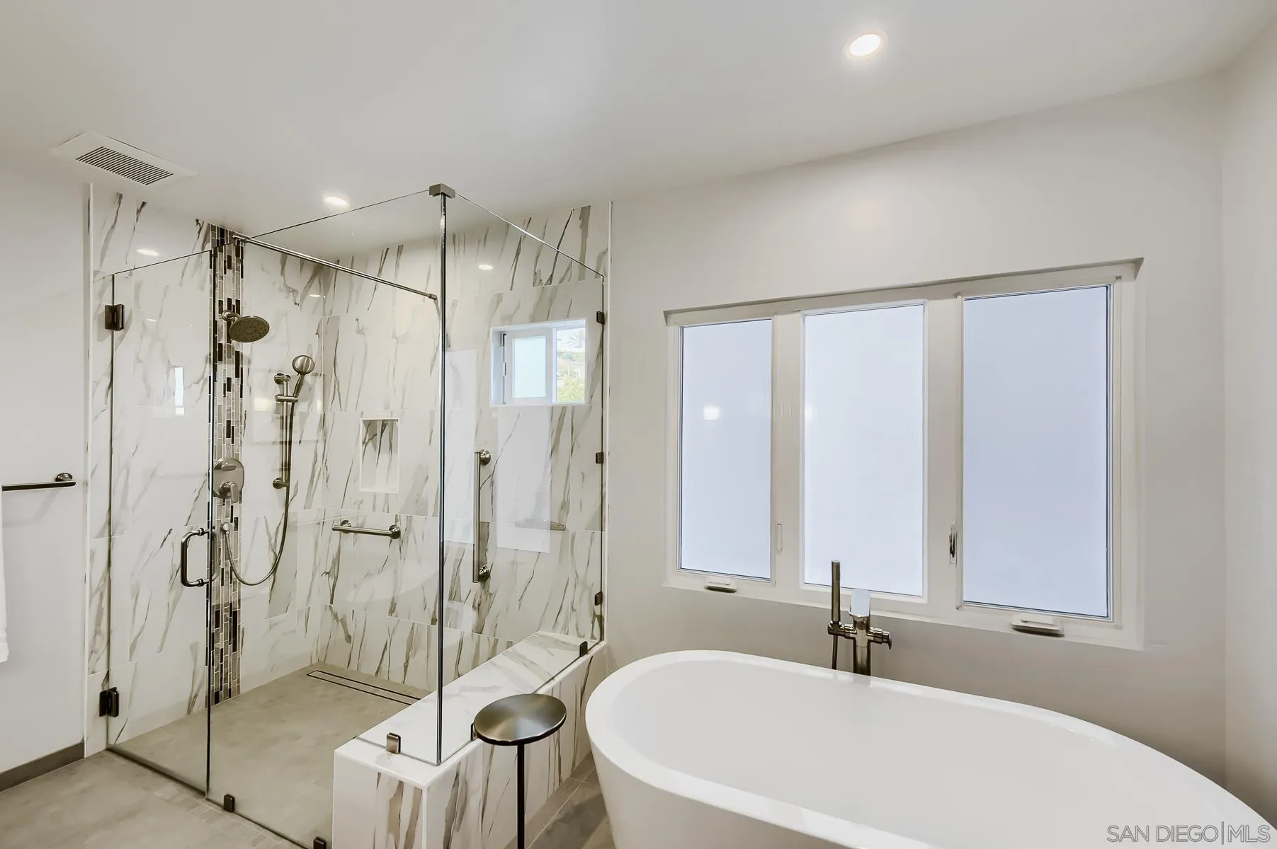 https://cdn.realtyfeed.com/cdn/127/260018121/7ff2556b499cbb50c46660d7a40fa6f6.webp