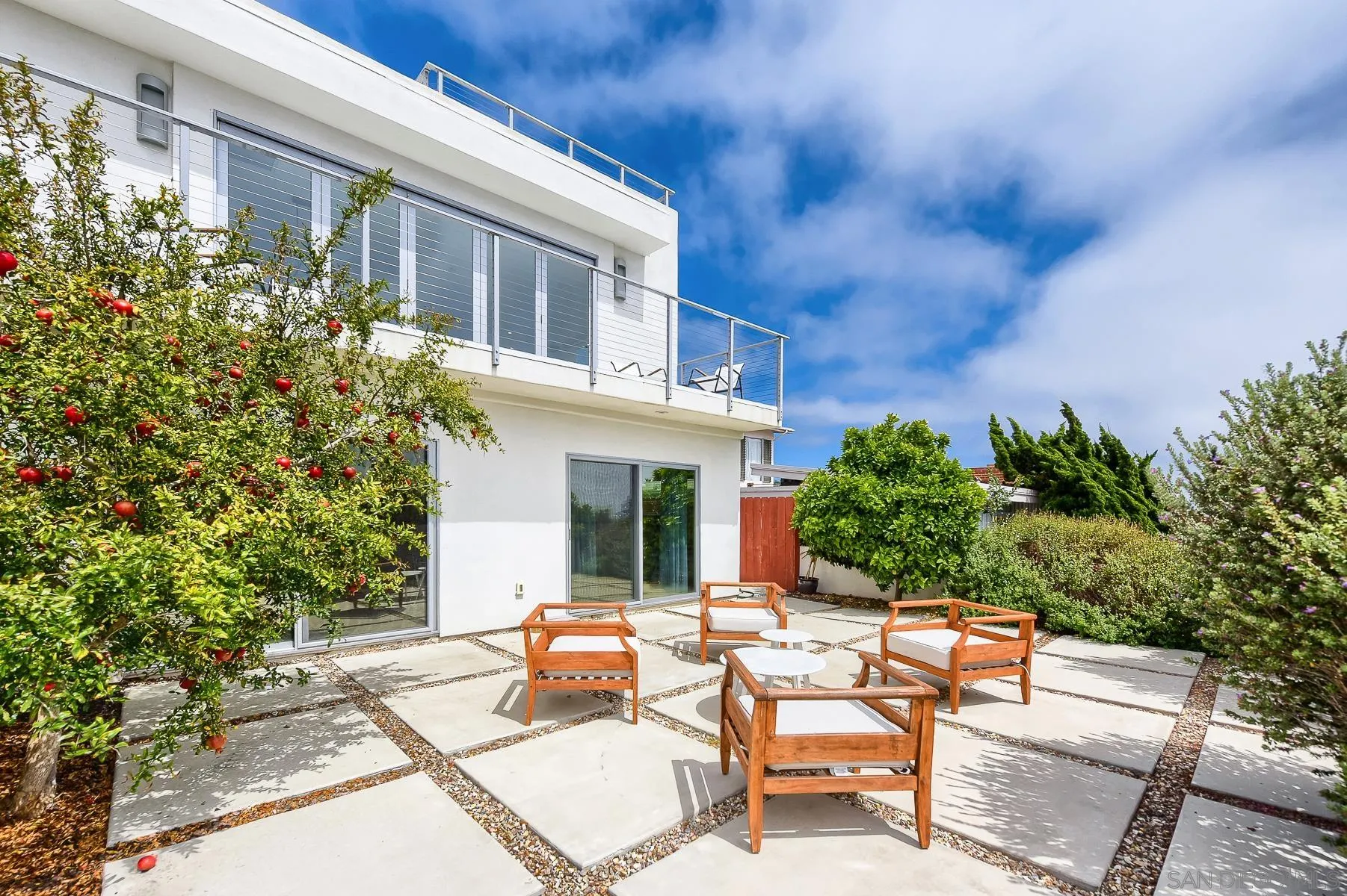 https://cdn.realtyfeed.com/cdn/127/260018121/84dc2aba2541b4a57af7a713d268779f.webp