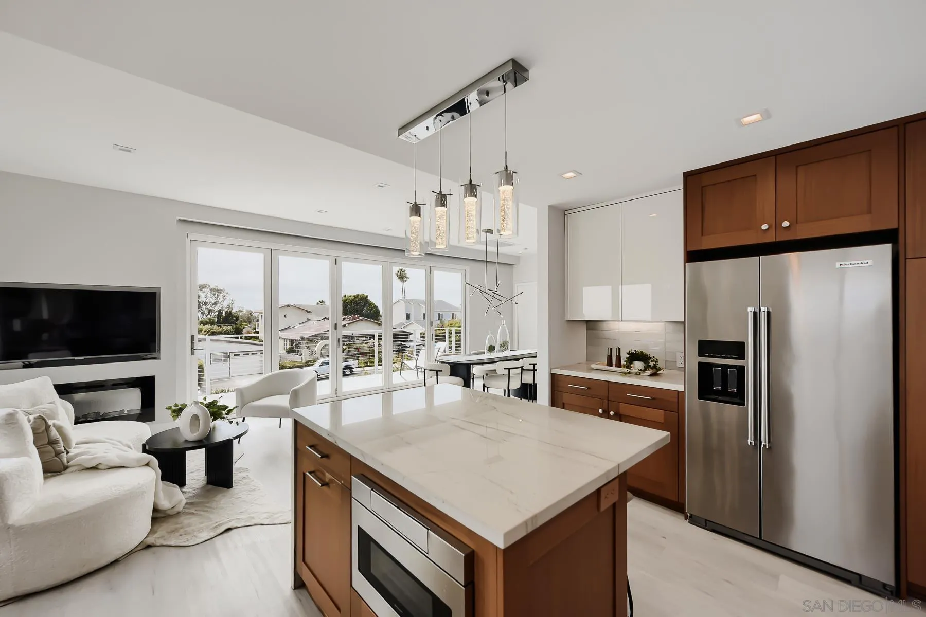 https://cdn.realtyfeed.com/cdn/127/260018121/8dc0bfd47343232e827185c378a7bb39.webp