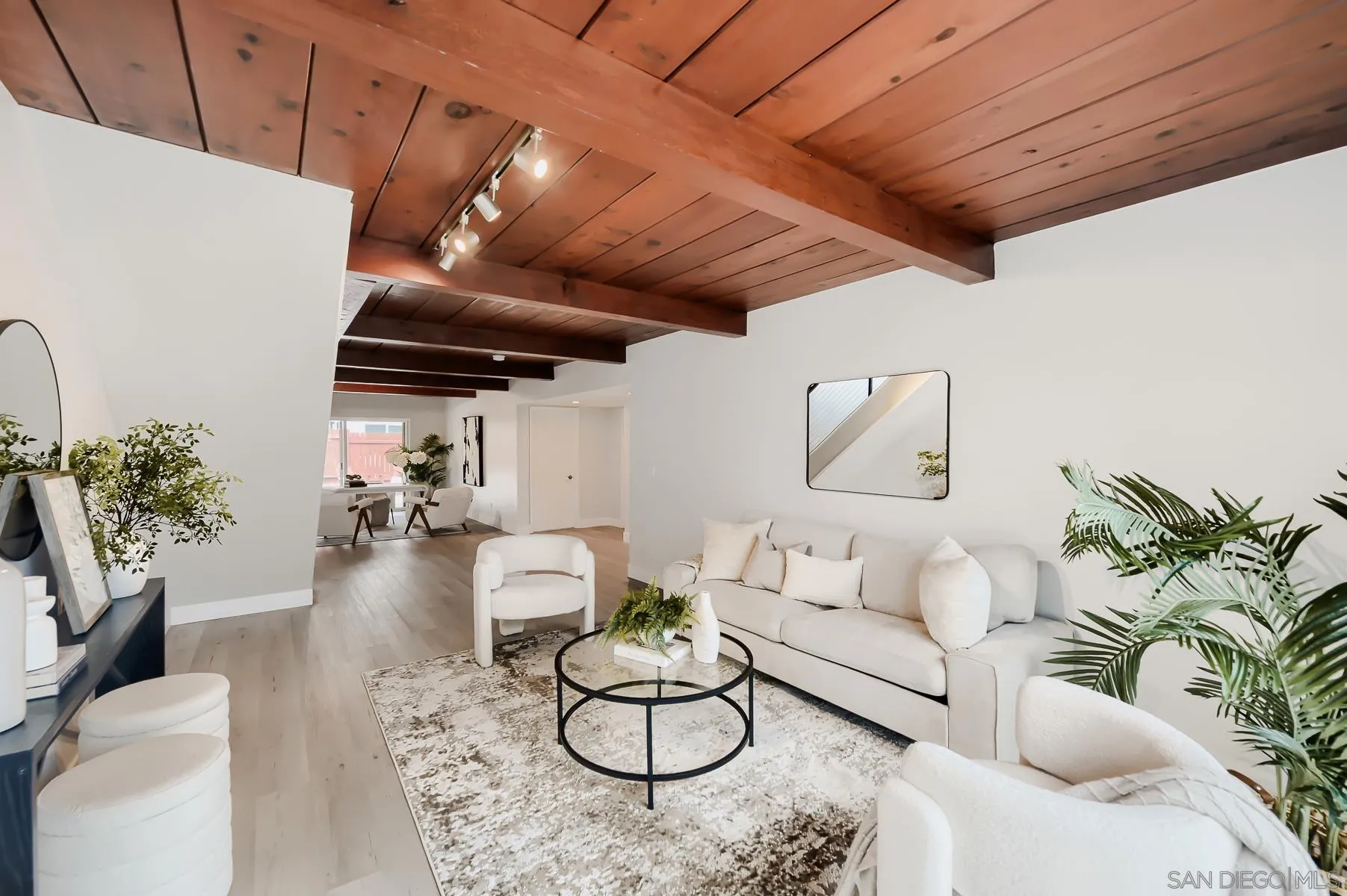 https://cdn.realtyfeed.com/cdn/127/260018121/9ed1884996c5d1a2f5fd47fd5a4a8e2b.webp