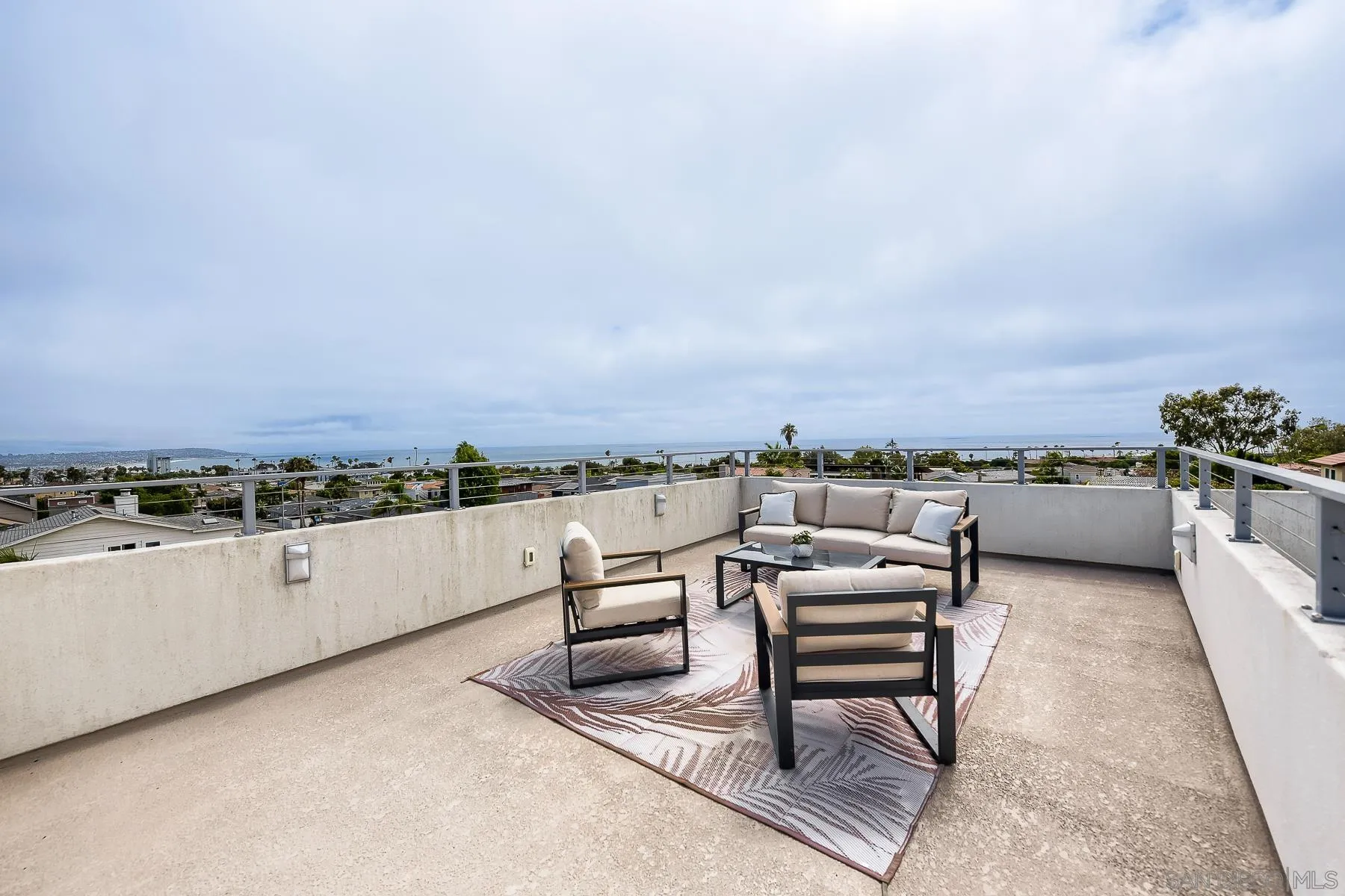 https://cdn.realtyfeed.com/cdn/127/260018121/ce232f52cbc5ec2d5d3ae7aaa3d15cb6.webp