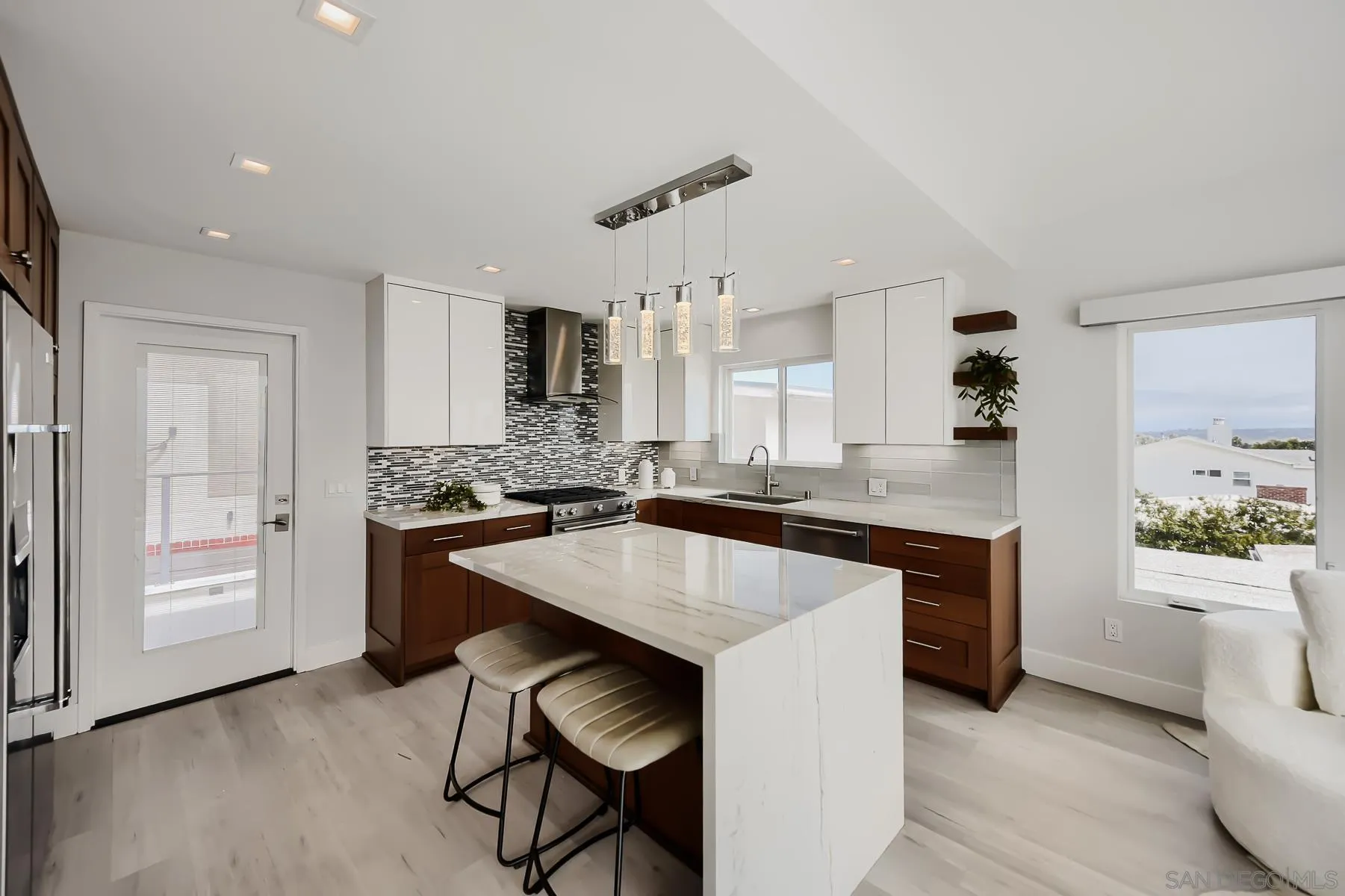 https://cdn.realtyfeed.com/cdn/127/260018121/ebc38ac59354358536651a9b6bc22efb.webp