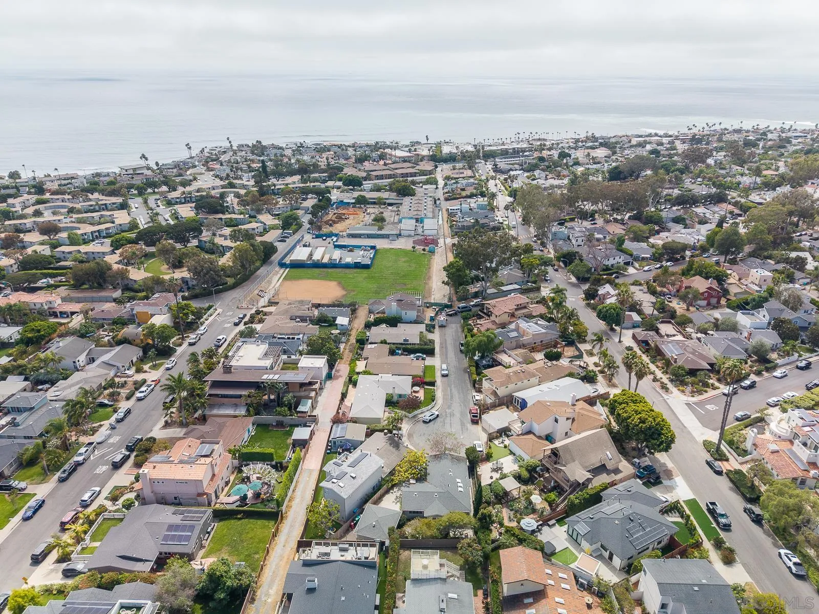 https://cdn.realtyfeed.com/cdn/127/260018121/f21e98eec7f3b27b72d227b28370c004.webp