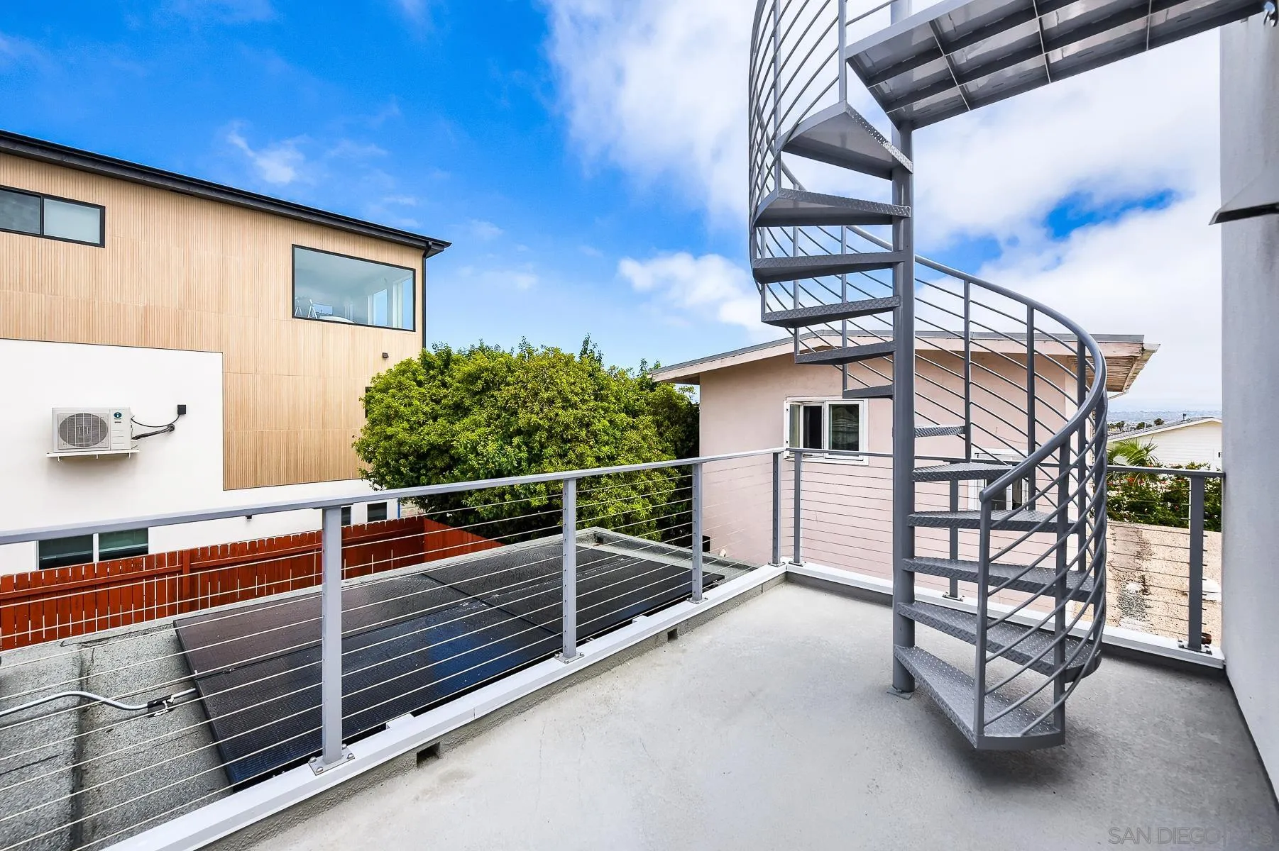 https://cdn.realtyfeed.com/cdn/127/260018121/f351bce91e0b56f6df93d50275b6fb72.webp