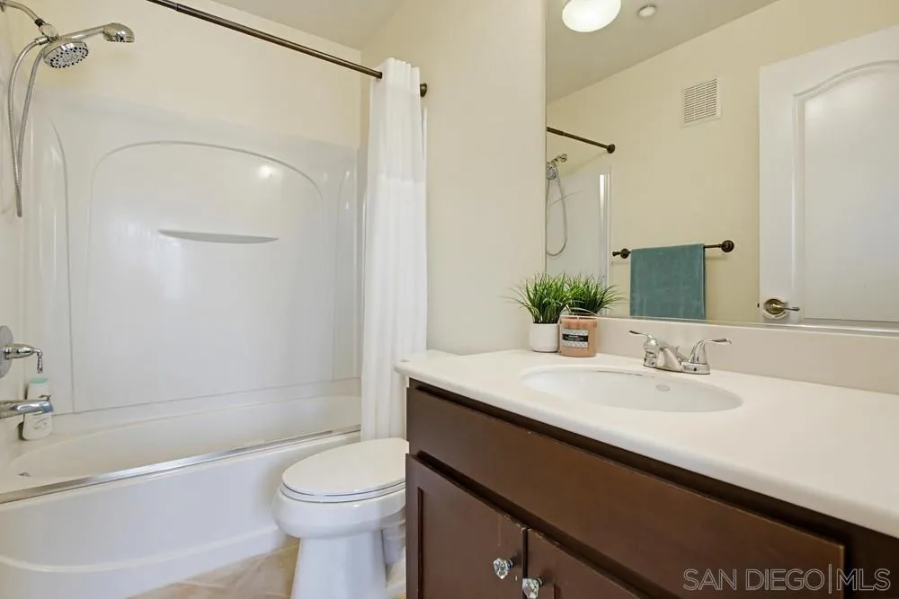 Photo #33: 260018124 Listing: Photo #33
