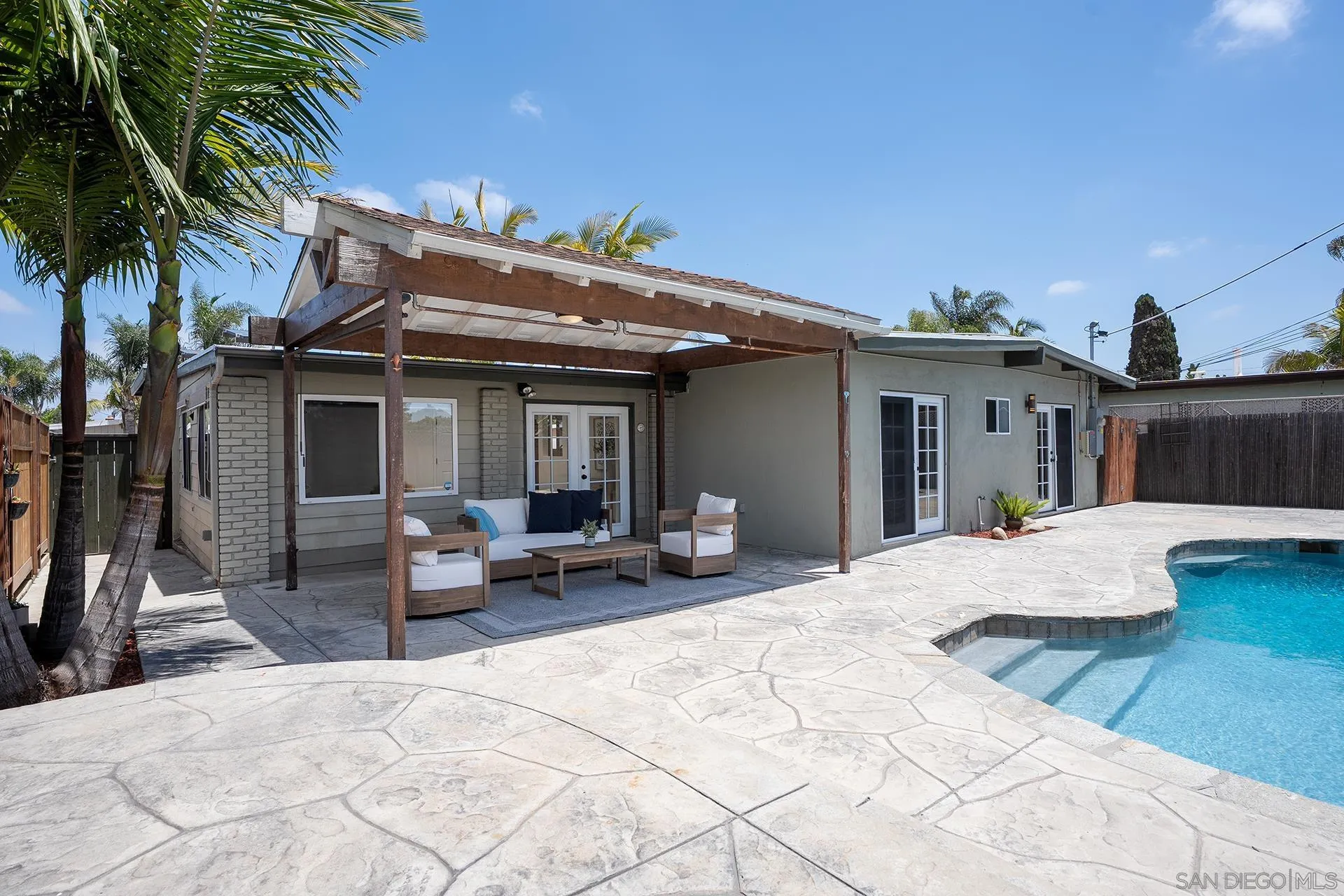 https://cdn.realtyfeed.com/cdn/127/260018127/07f136f9301cf54b1ab375fd31e4fa72.webp