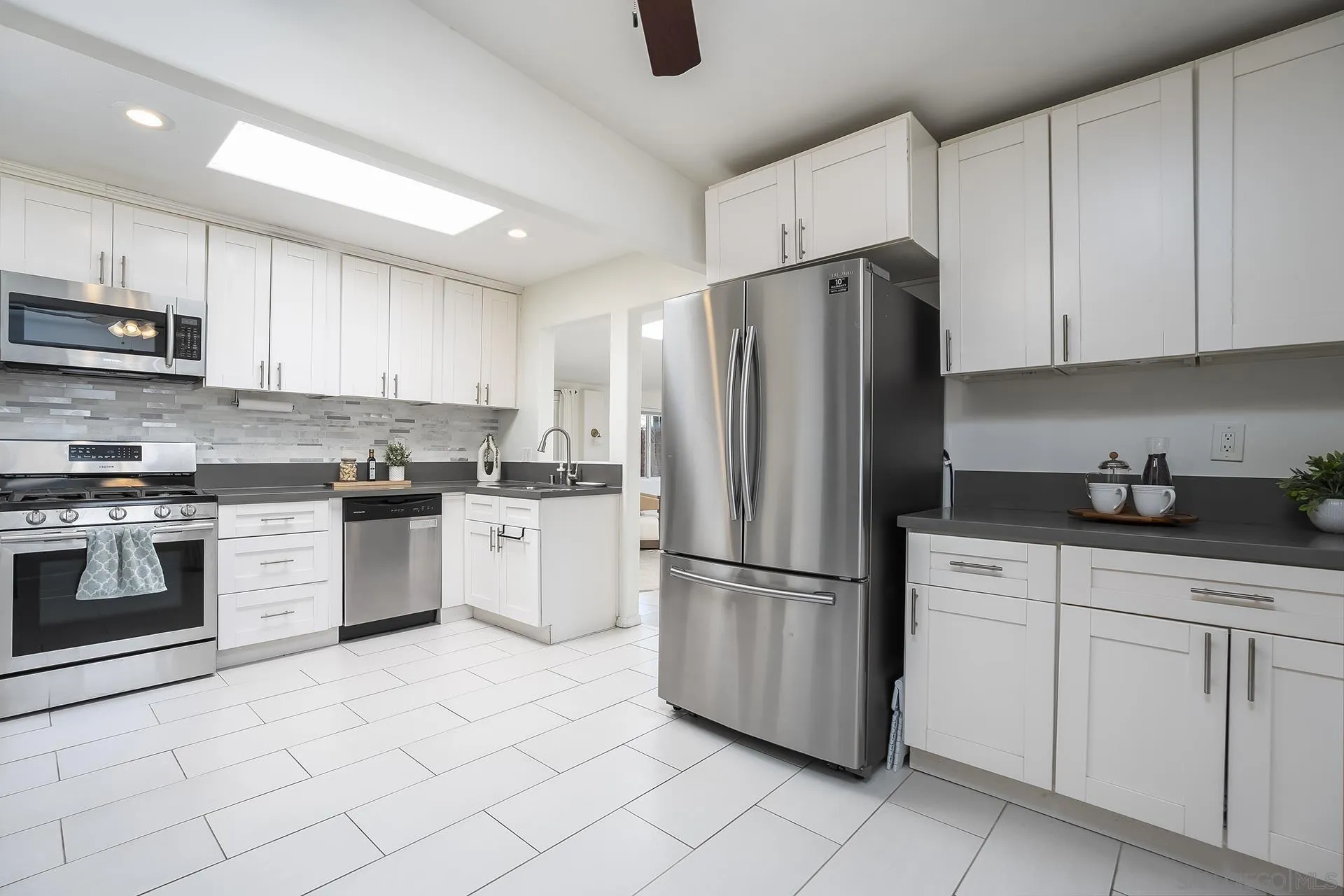 https://cdn.realtyfeed.com/cdn/127/260018127/1c963ced4e04e55a61cac83057aaf557.webp