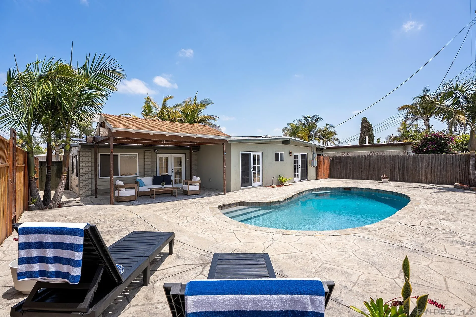 https://cdn.realtyfeed.com/cdn/127/260018127/33bd20c5b78b08a6ed1ffaf574b3a690.webp