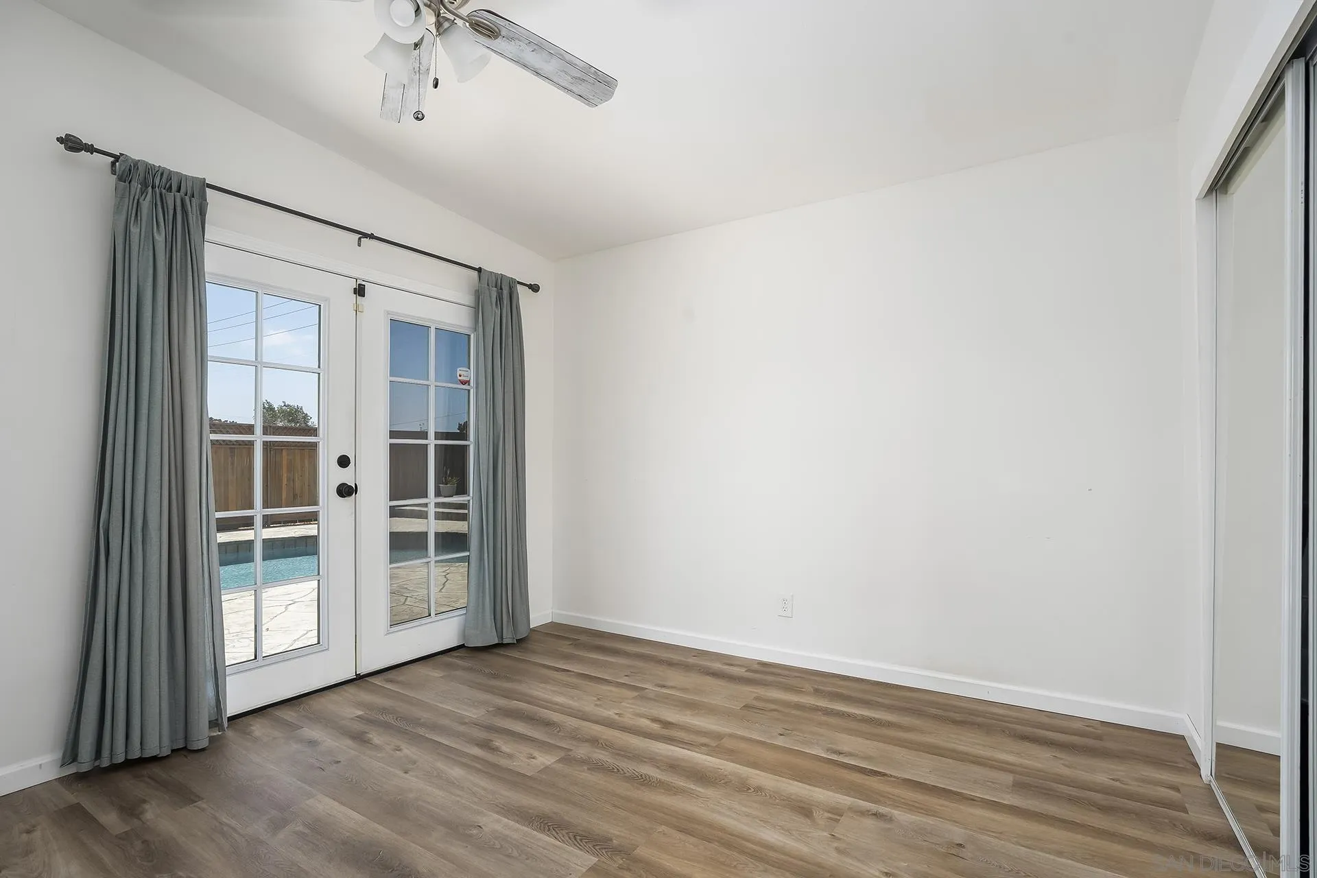 https://cdn.realtyfeed.com/cdn/127/260018127/3bf7a09f4d7cdeff70fdff21f74c33aa.webp