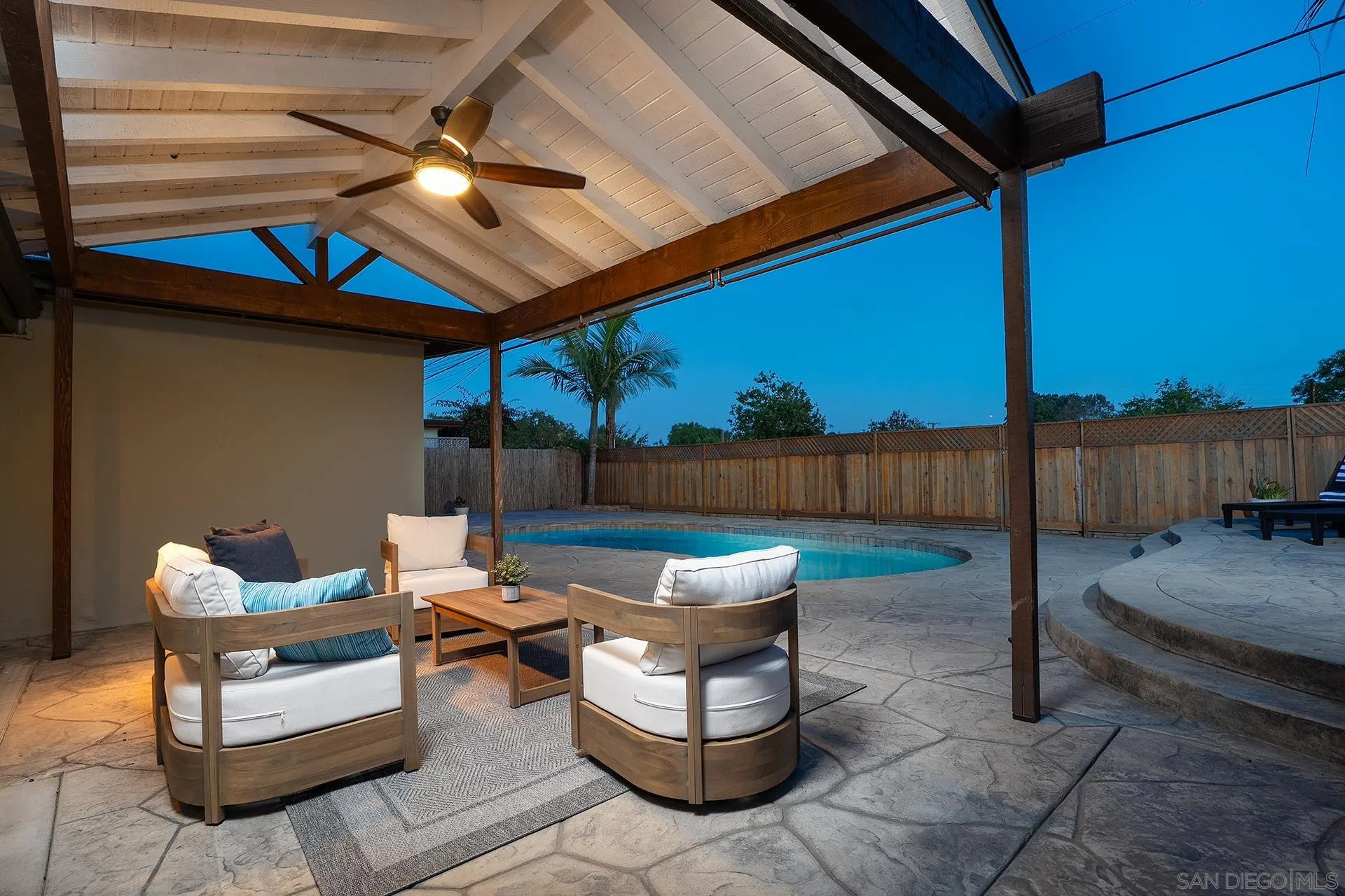 https://cdn.realtyfeed.com/cdn/127/260018127/3ca2b0704b947a09e2e9a81f9666335f.webp
