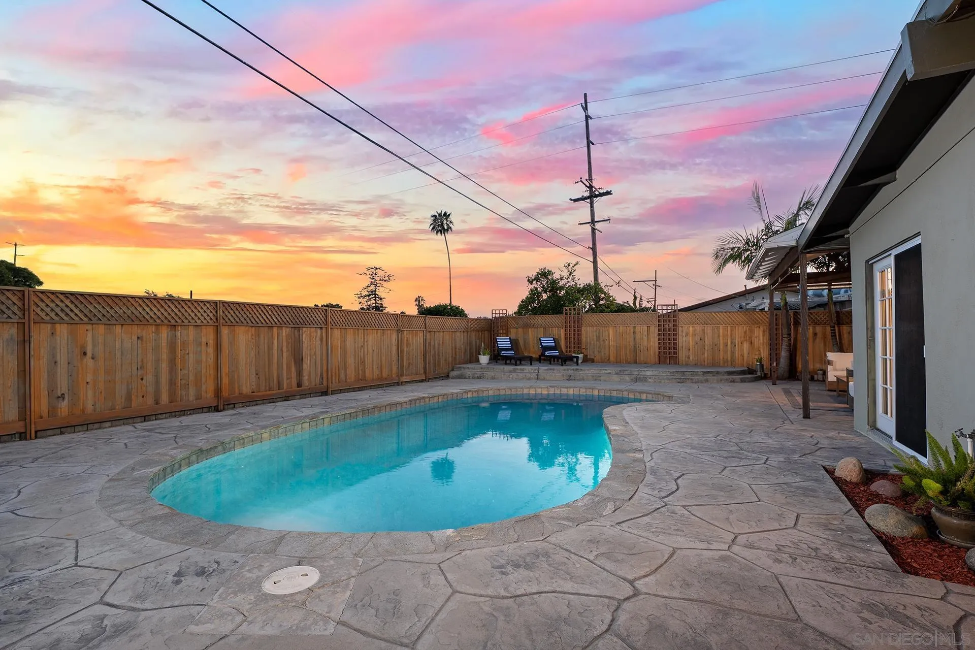 https://cdn.realtyfeed.com/cdn/127/260018127/ac7ae3de64033da6662bb5292edfb58c.webp