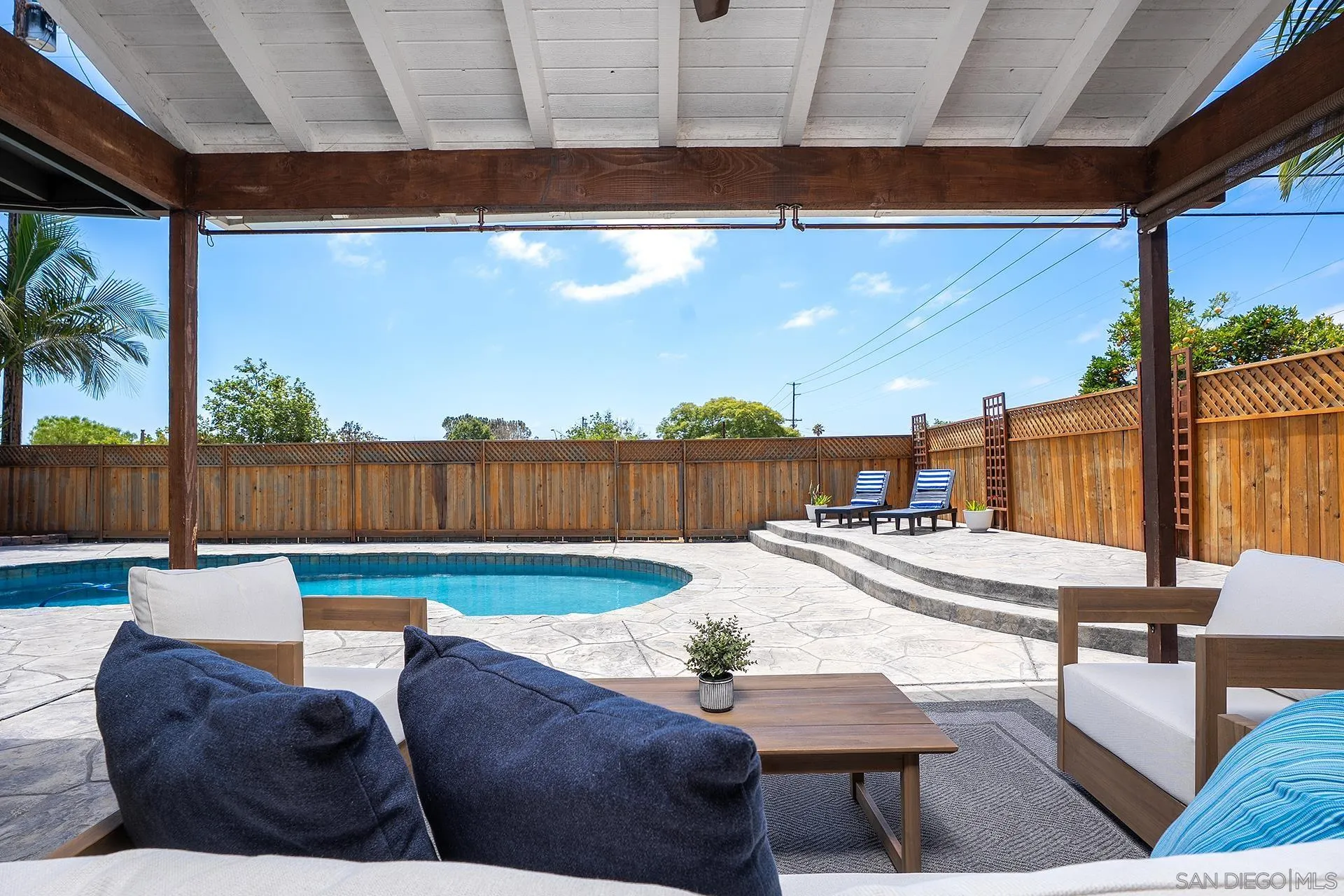 https://cdn.realtyfeed.com/cdn/127/260018127/ade17207a403a33548561a4377d57f50.webp