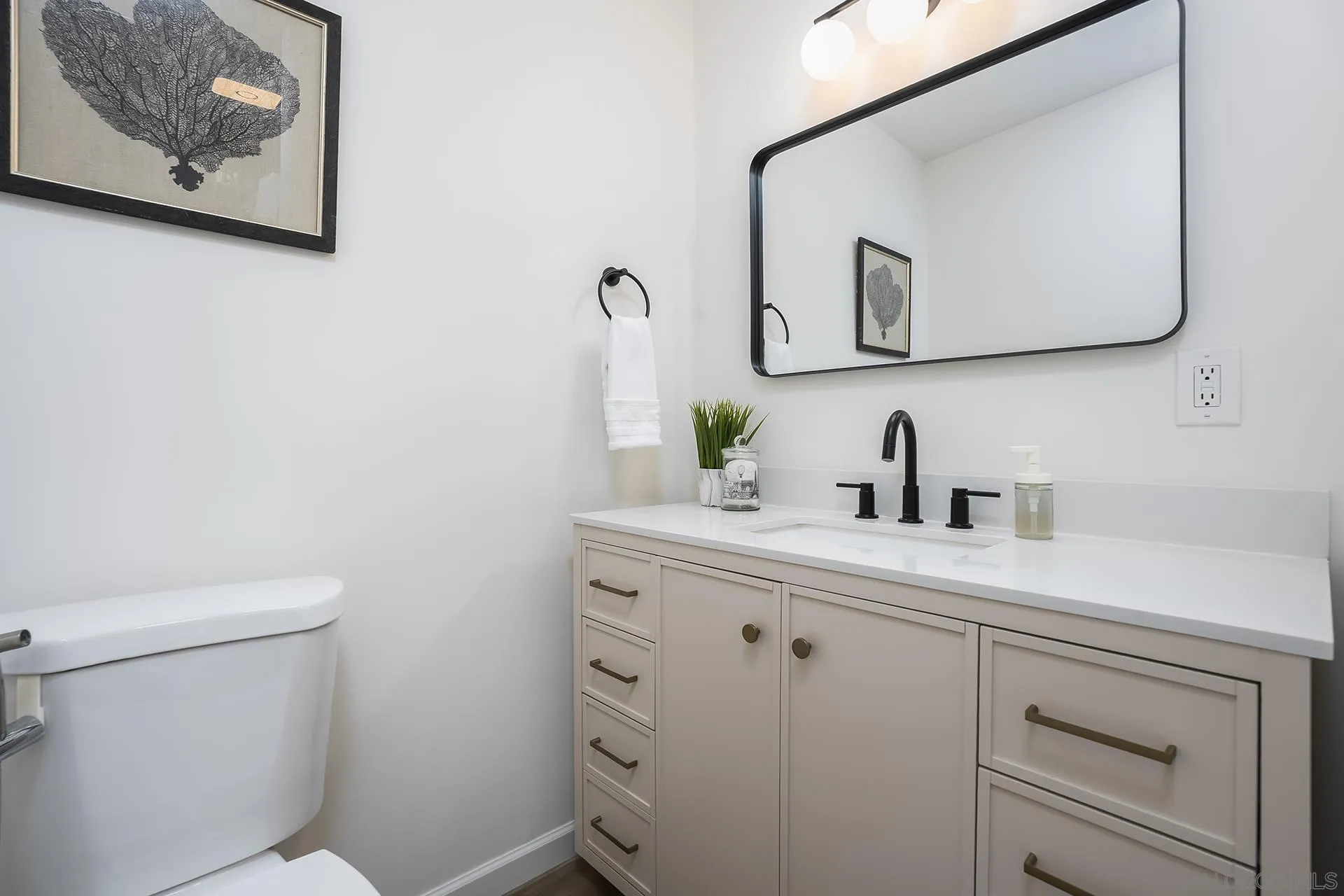 https://cdn.realtyfeed.com/cdn/127/260018127/af0fa969aa1c3eecb88d0c3630cc40b6.webp