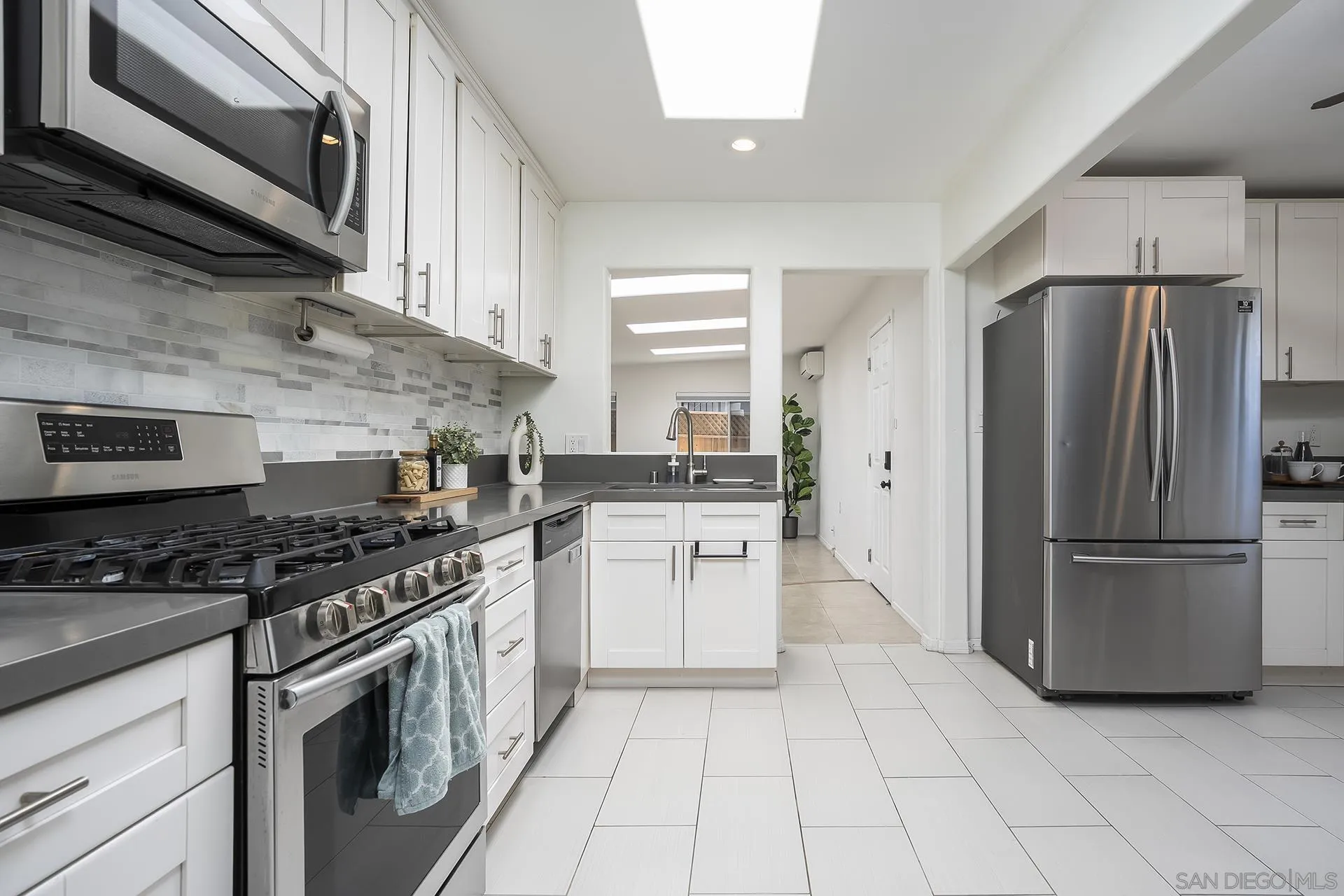 https://cdn.realtyfeed.com/cdn/127/260018127/d4faeef10e6932ce198e7349ba380d67.webp