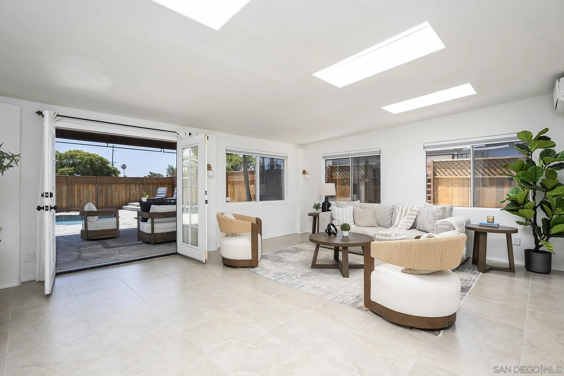 https://cdn.realtyfeed.com/cdn/127/260018127/e347333d04d0770a5ea834783513a08d.webp