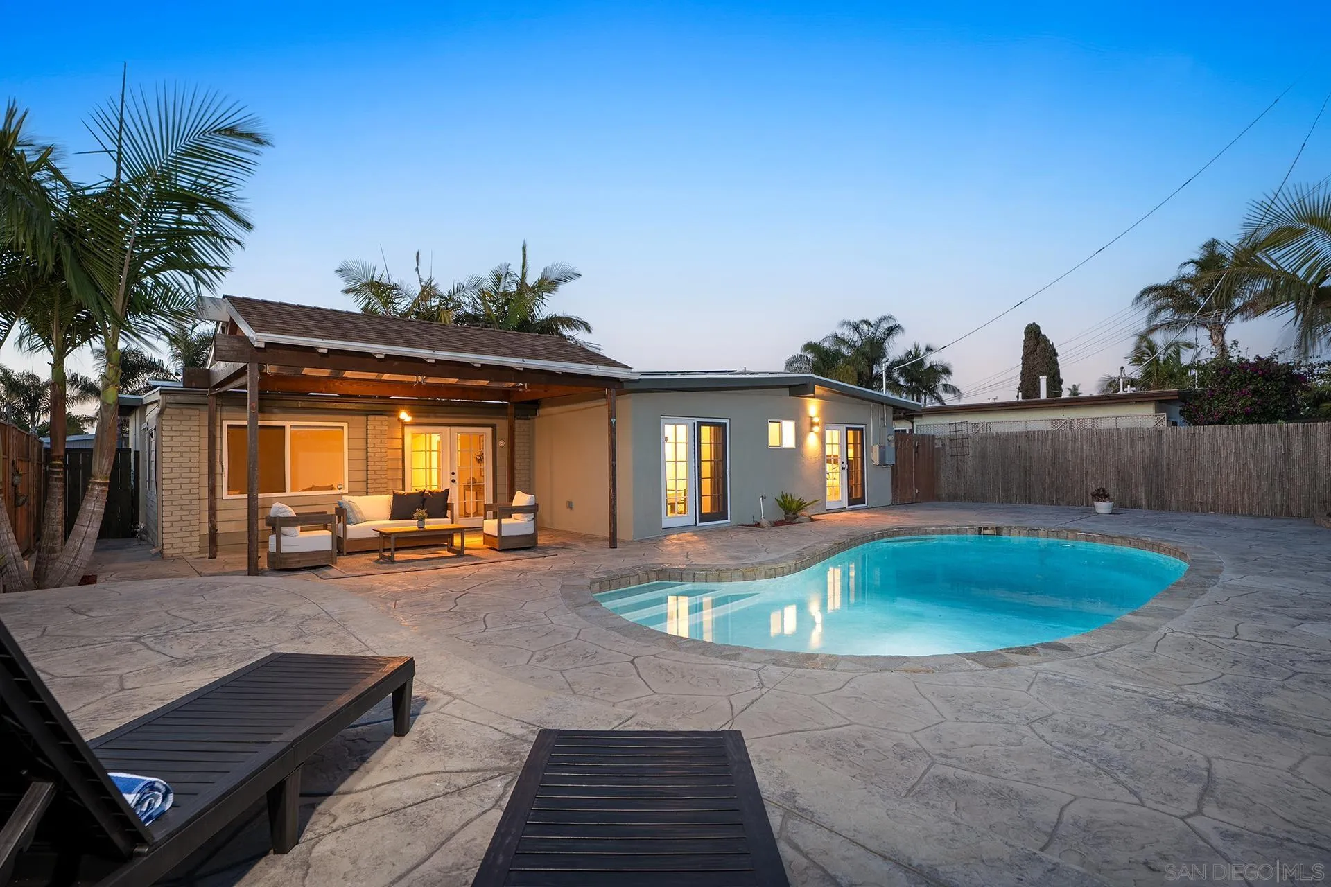 https://cdn.realtyfeed.com/cdn/127/260018127/fb938fa71ffa438e0f2ef6f9e091e7ec.webp