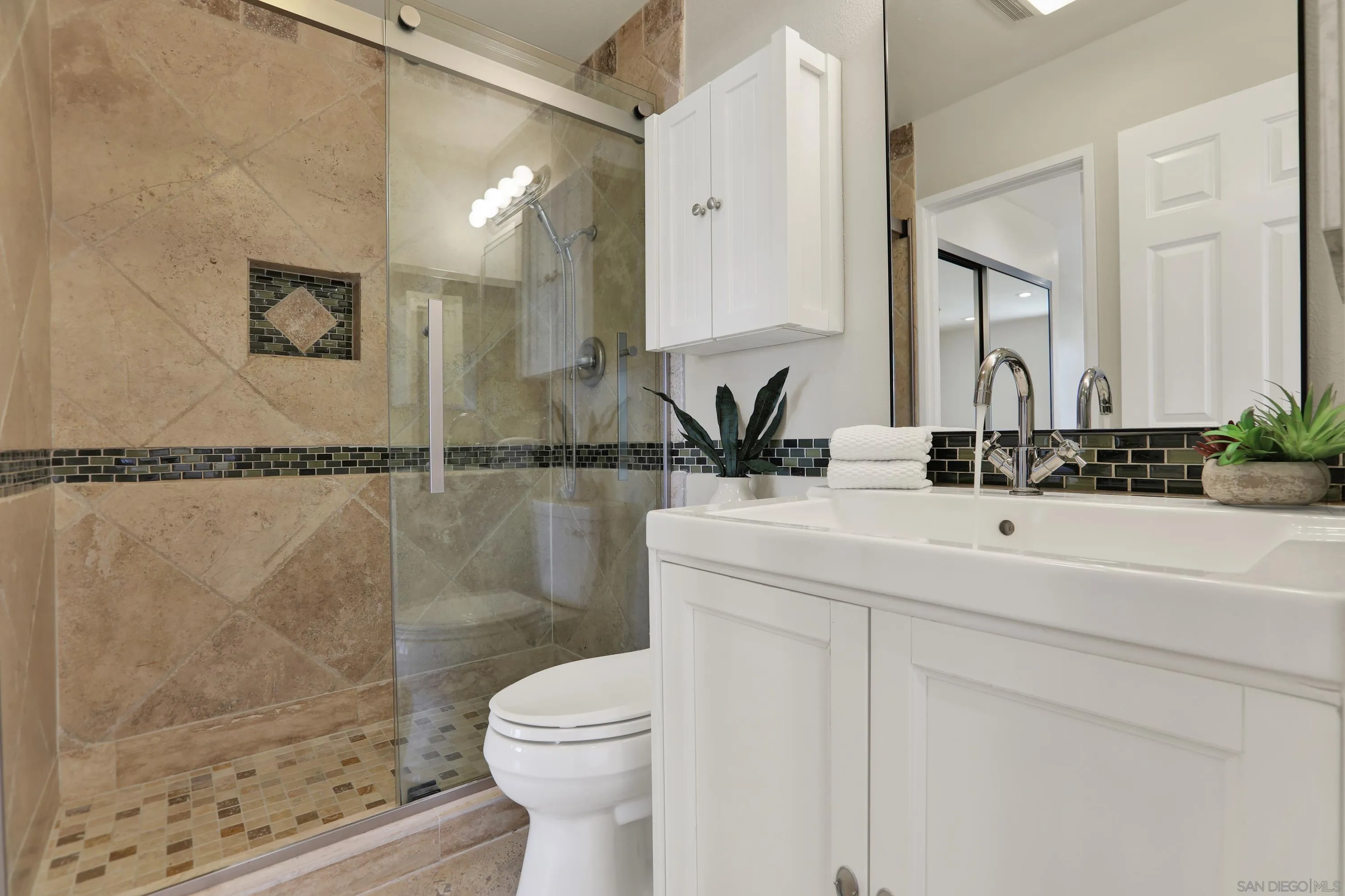 https://cdn.realtyfeed.com/cdn/127/260018129/130b7ba47ba257aec86b8e7b5e45b8f0.webp