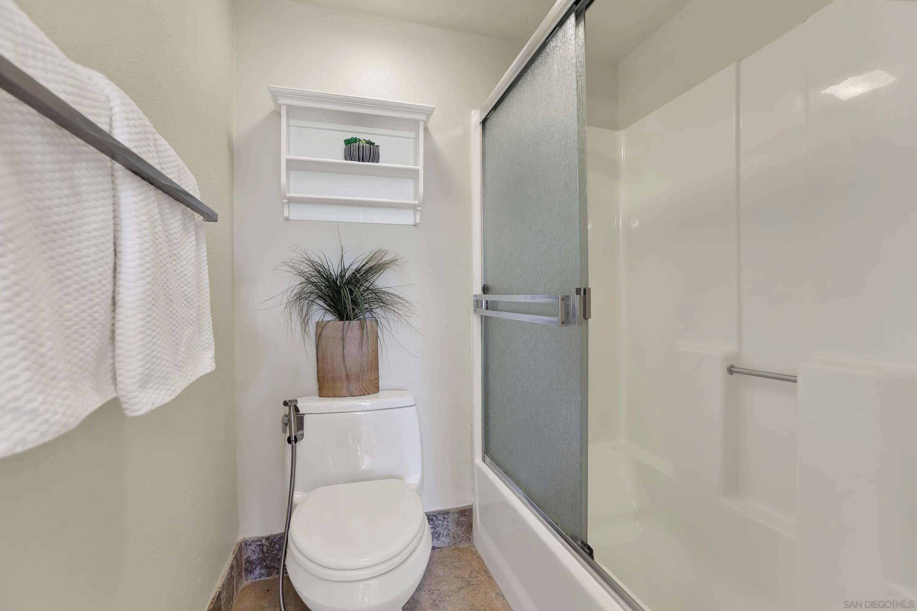 https://cdn.realtyfeed.com/cdn/127/260018129/888b6a56c459fdec600f00247a2a8be4.webp