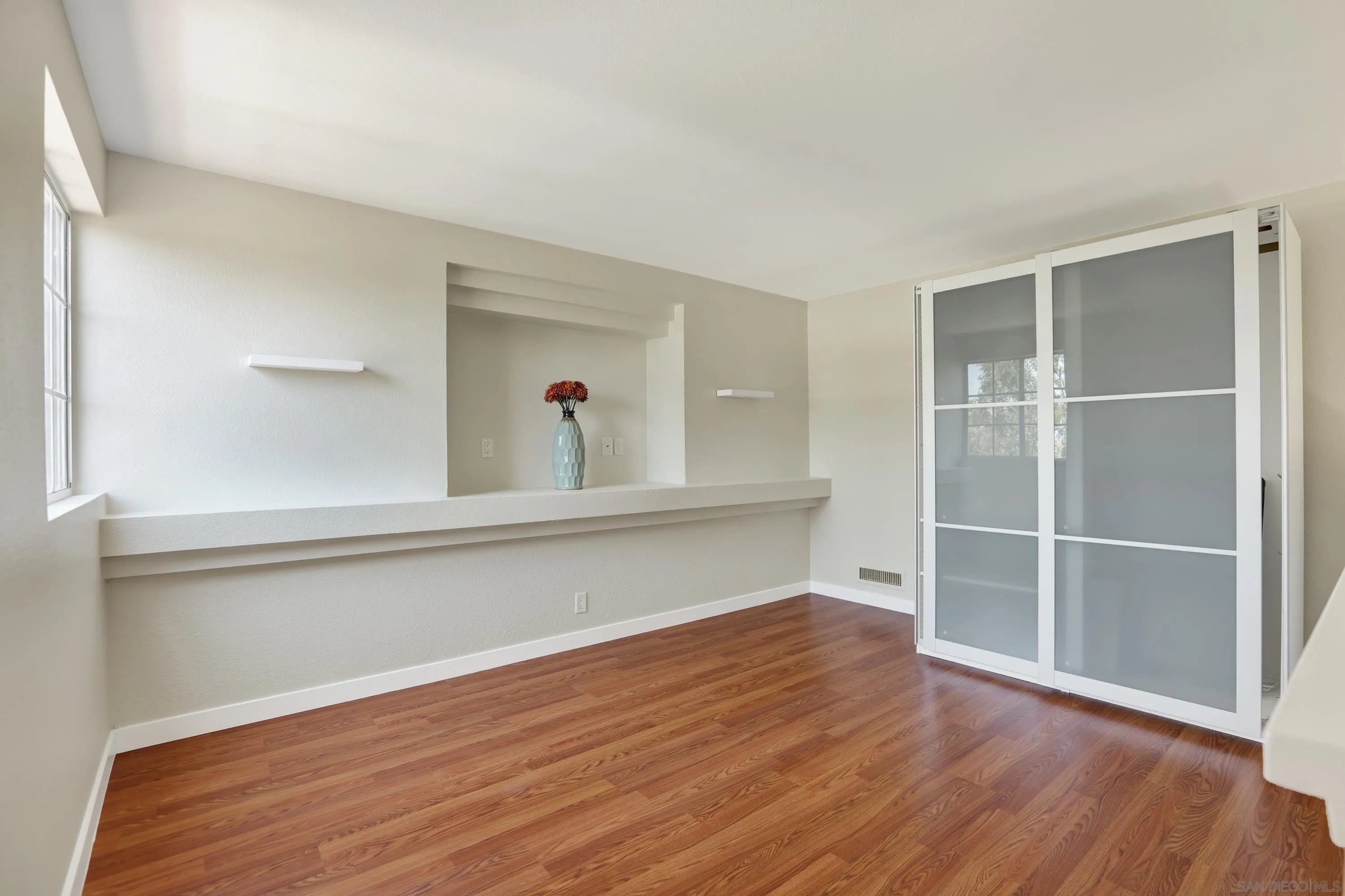 https://cdn.realtyfeed.com/cdn/127/260018129/8b7ec25d0155ed05a536607bd55f4a5c.webp