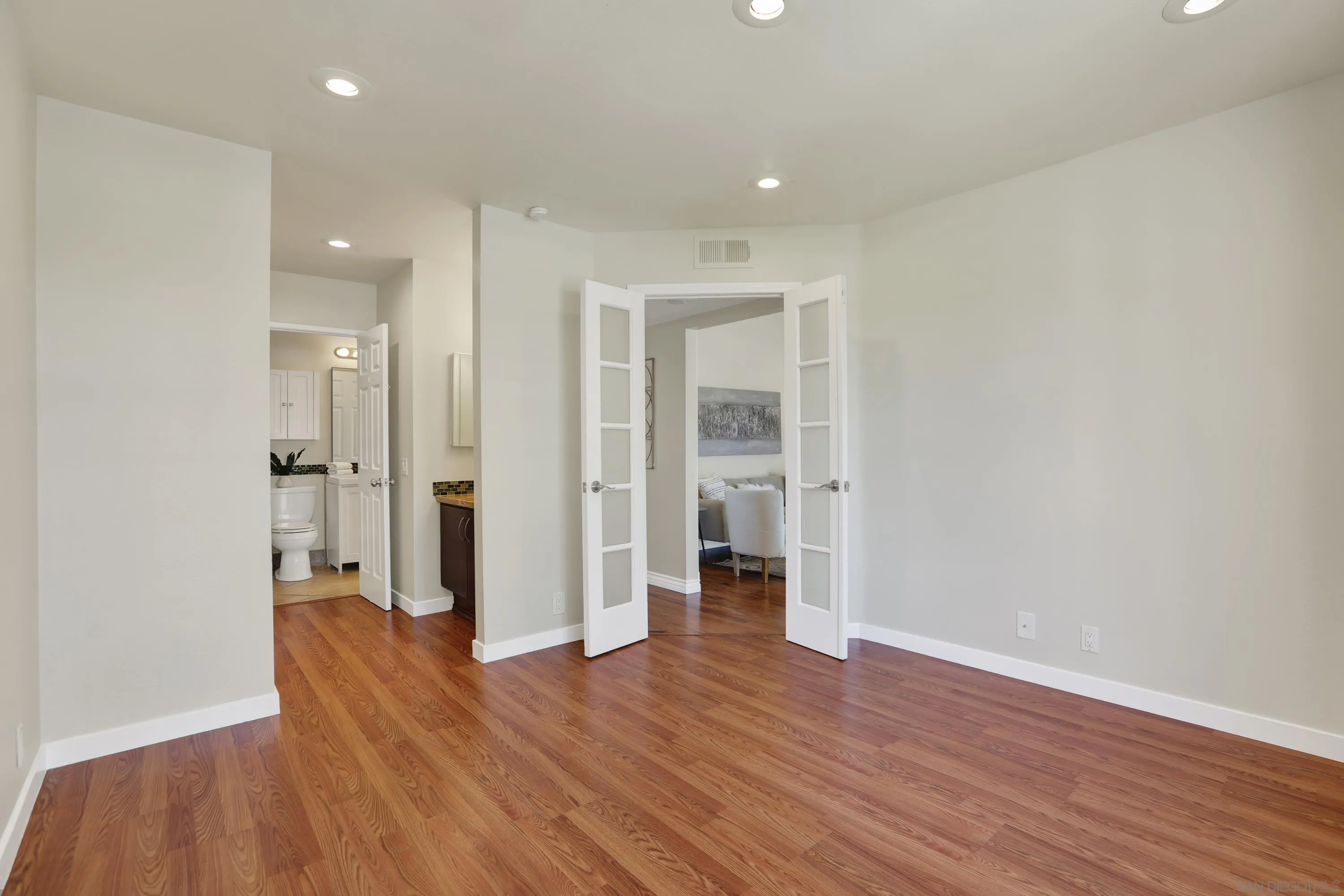 https://cdn.realtyfeed.com/cdn/127/260018129/e7ef6fc32c3290fbaa98e1fc995b9594.webp