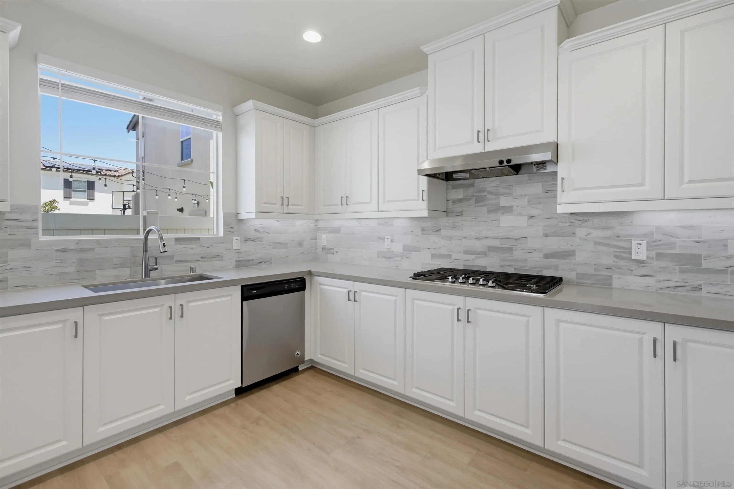 https://cdn.realtyfeed.com/cdn/127/260018132/009e015559e9fd09ca786ae64d887931.webp