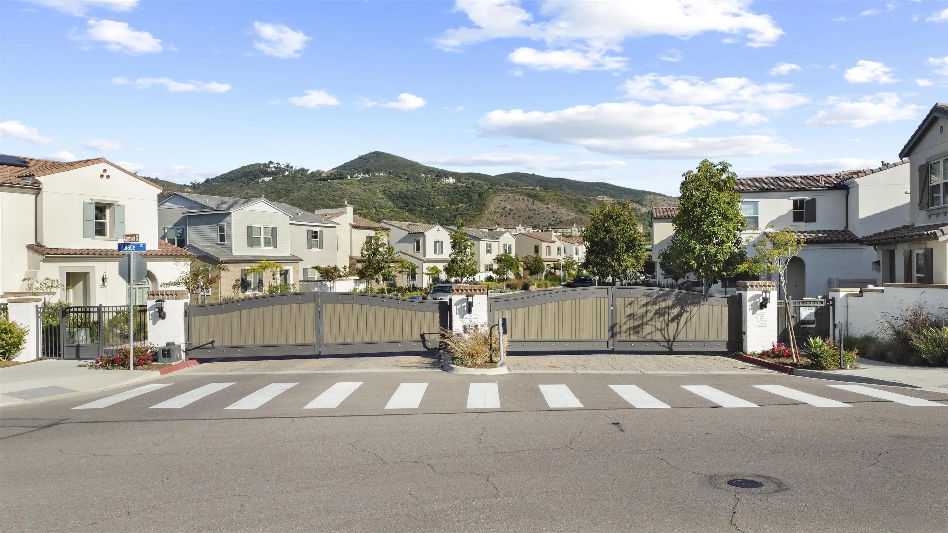 https://cdn.realtyfeed.com/cdn/127/260018132/4fb2ad5c6a67ae9d8321e0f14005644d.webp