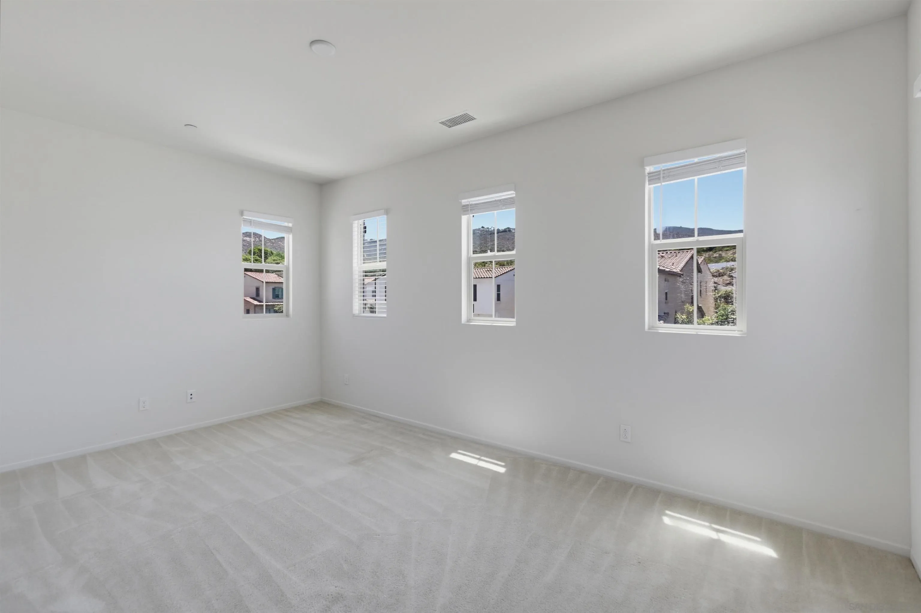 https://cdn.realtyfeed.com/cdn/127/260018132/5bc422598e28151ef97316b6fe421ebc.webp