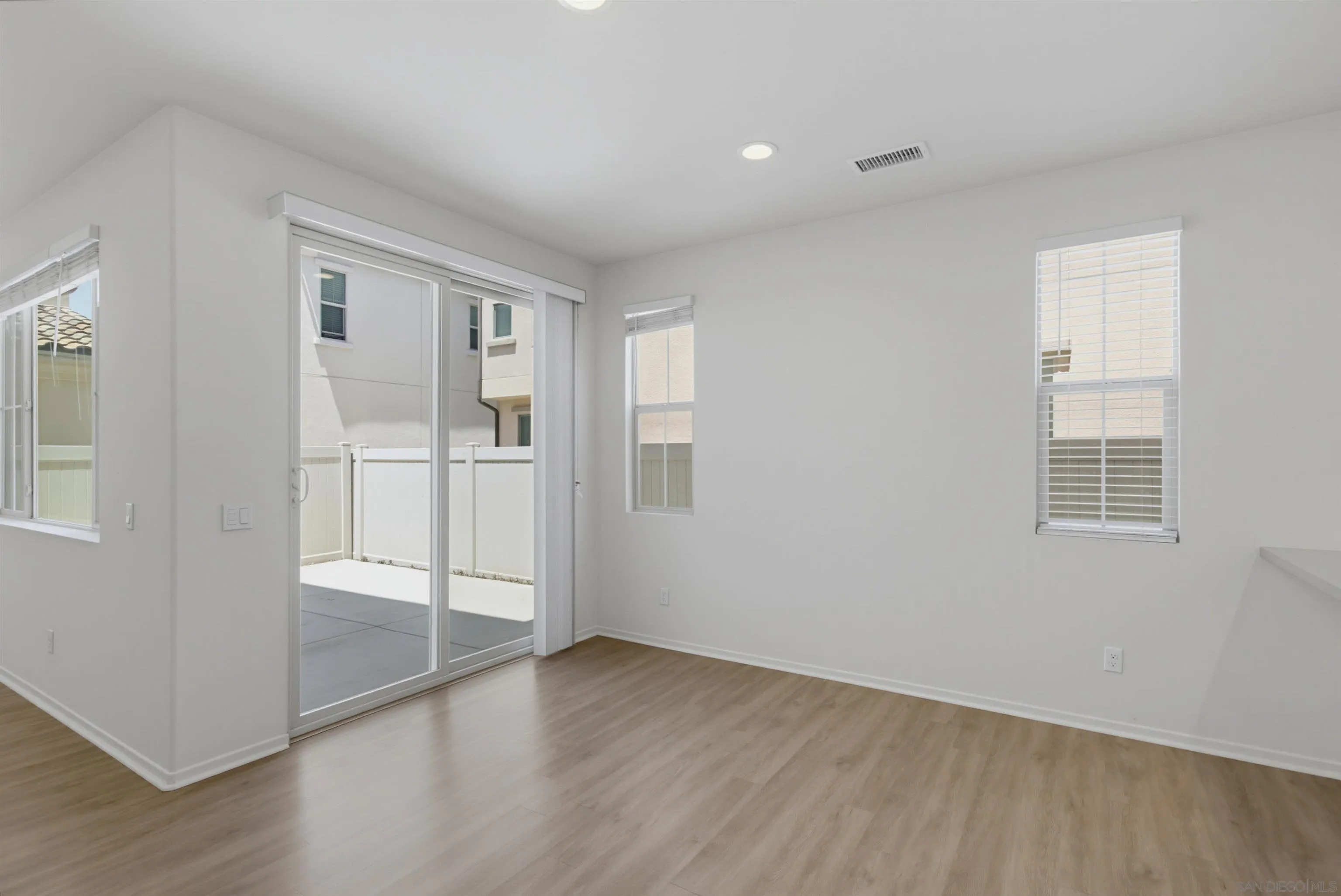 https://cdn.realtyfeed.com/cdn/127/260018132/5e63cfc6293127b83bd2250b947c1b17.webp