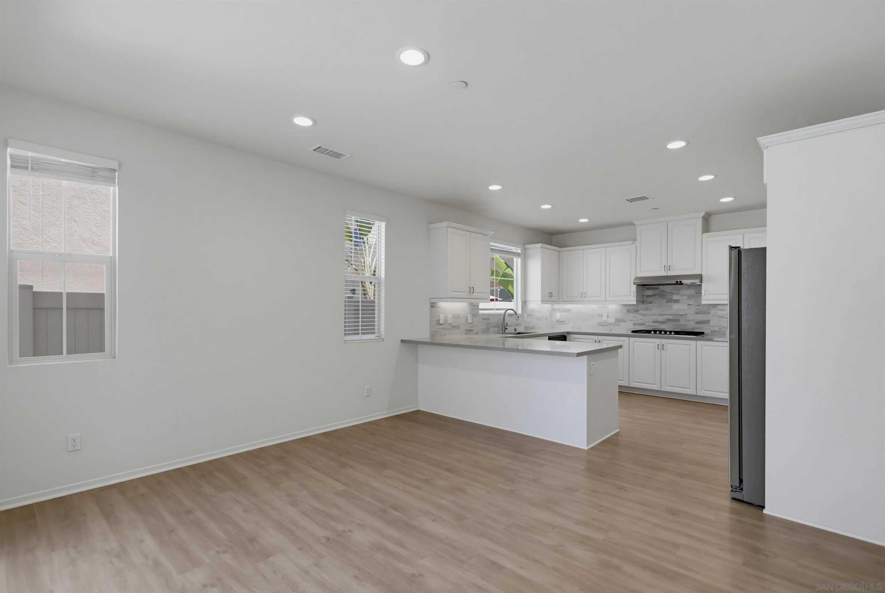 https://cdn.realtyfeed.com/cdn/127/260018132/7711da3a7d7c22a2a54fdcd453deeee3.webp
