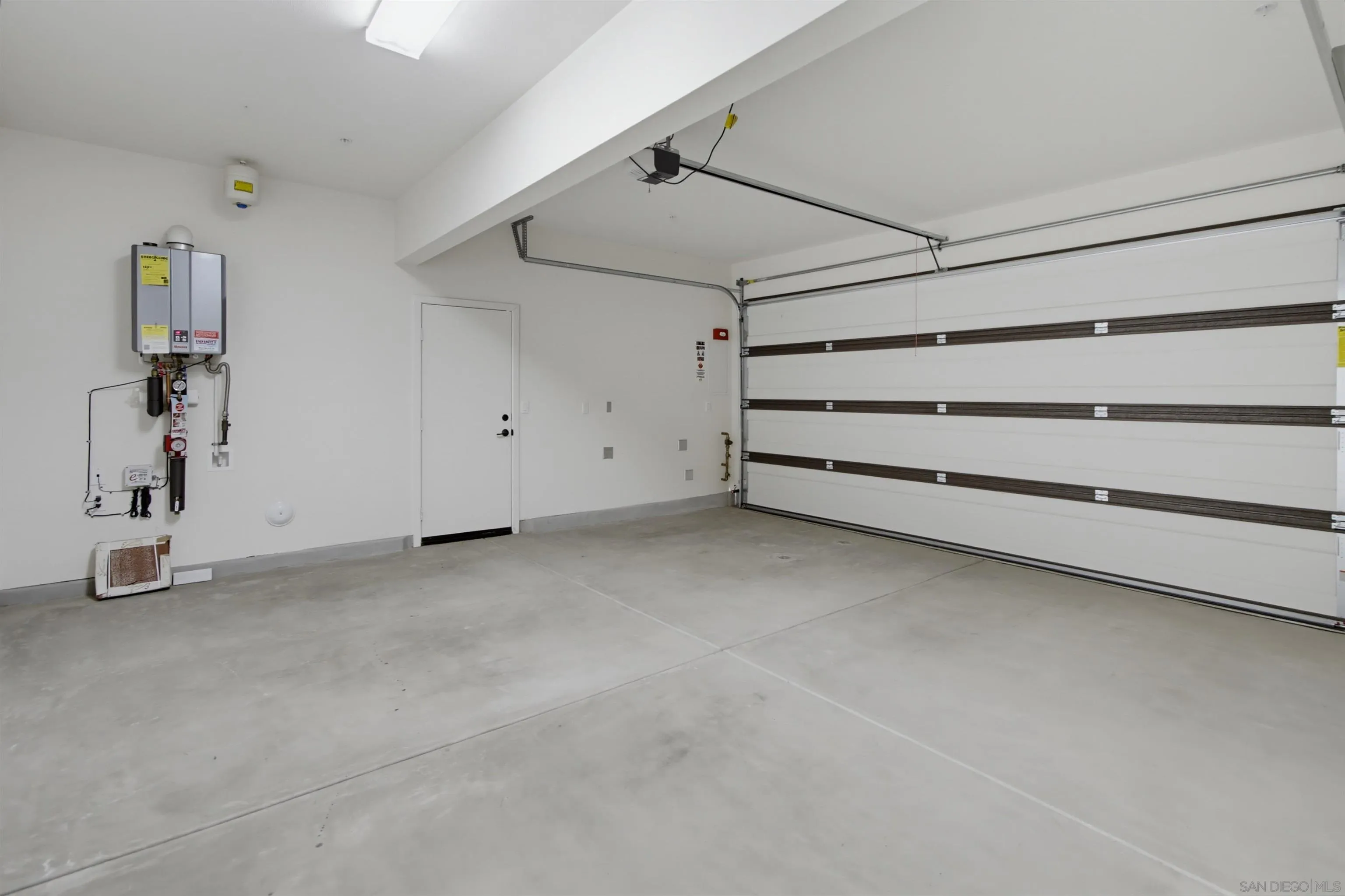 https://cdn.realtyfeed.com/cdn/127/260018132/c3be645ad86a69248929d2a3c7f33759.webp
