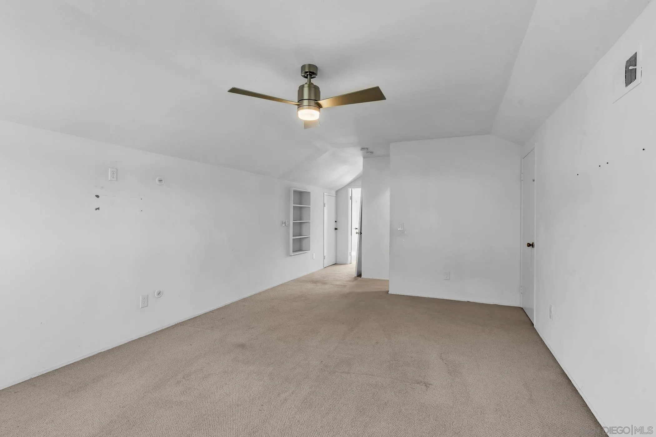 https://cdn.realtyfeed.com/cdn/127/260018134/13597cf75fa52acff67b7a62f83518a1.webp