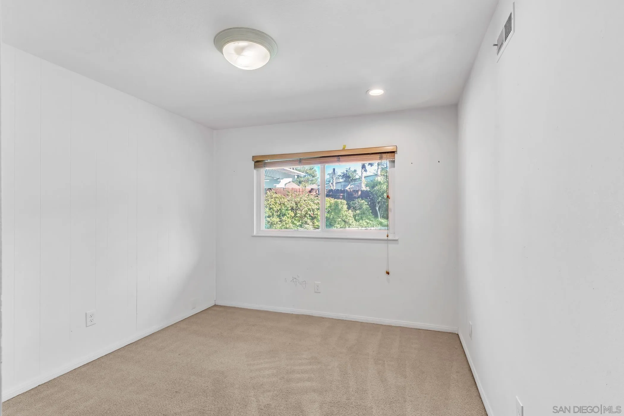 https://cdn.realtyfeed.com/cdn/127/260018134/4c2085e07c5b3bcb44087daf52d1fa42.webp