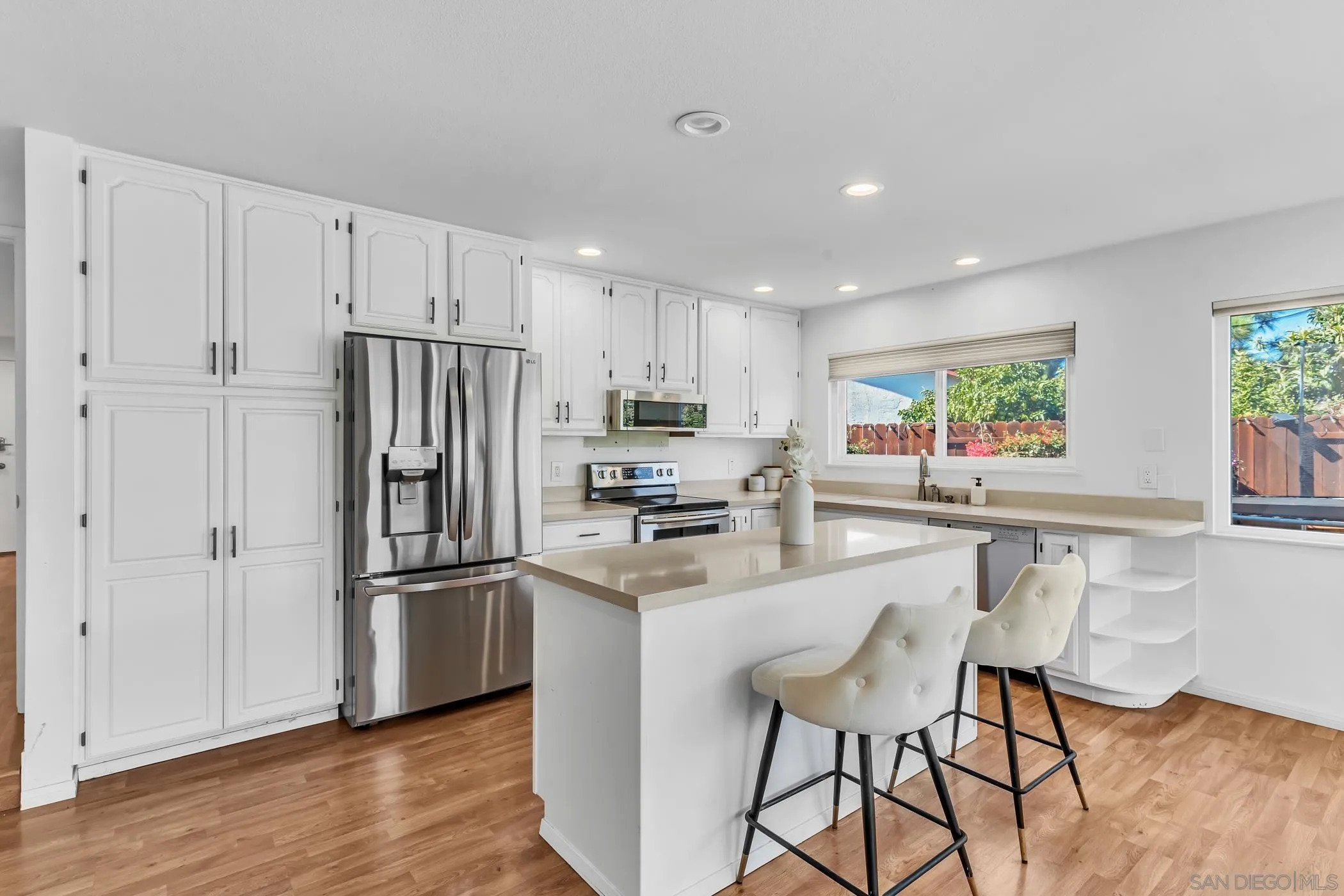 https://cdn.realtyfeed.com/cdn/127/260018134/6df385d43216ceed068e92bb7b28f9df.webp