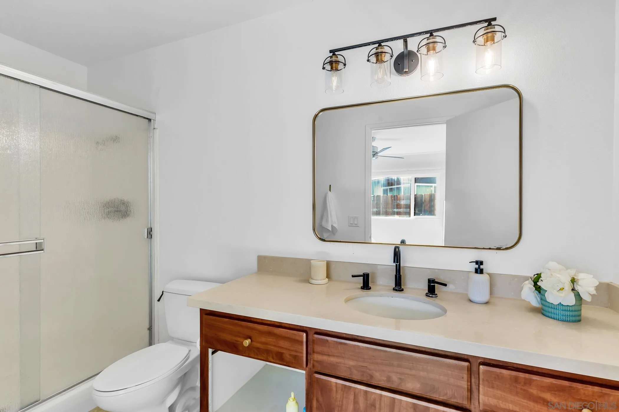 https://cdn.realtyfeed.com/cdn/127/260018134/858475937a5bb22747f515aec232f6c9.webp