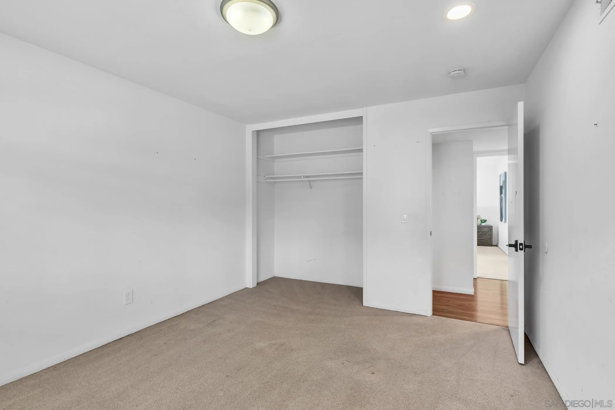 https://cdn.realtyfeed.com/cdn/127/260018134/975931159144a203da90d4c4d70b6160.webp