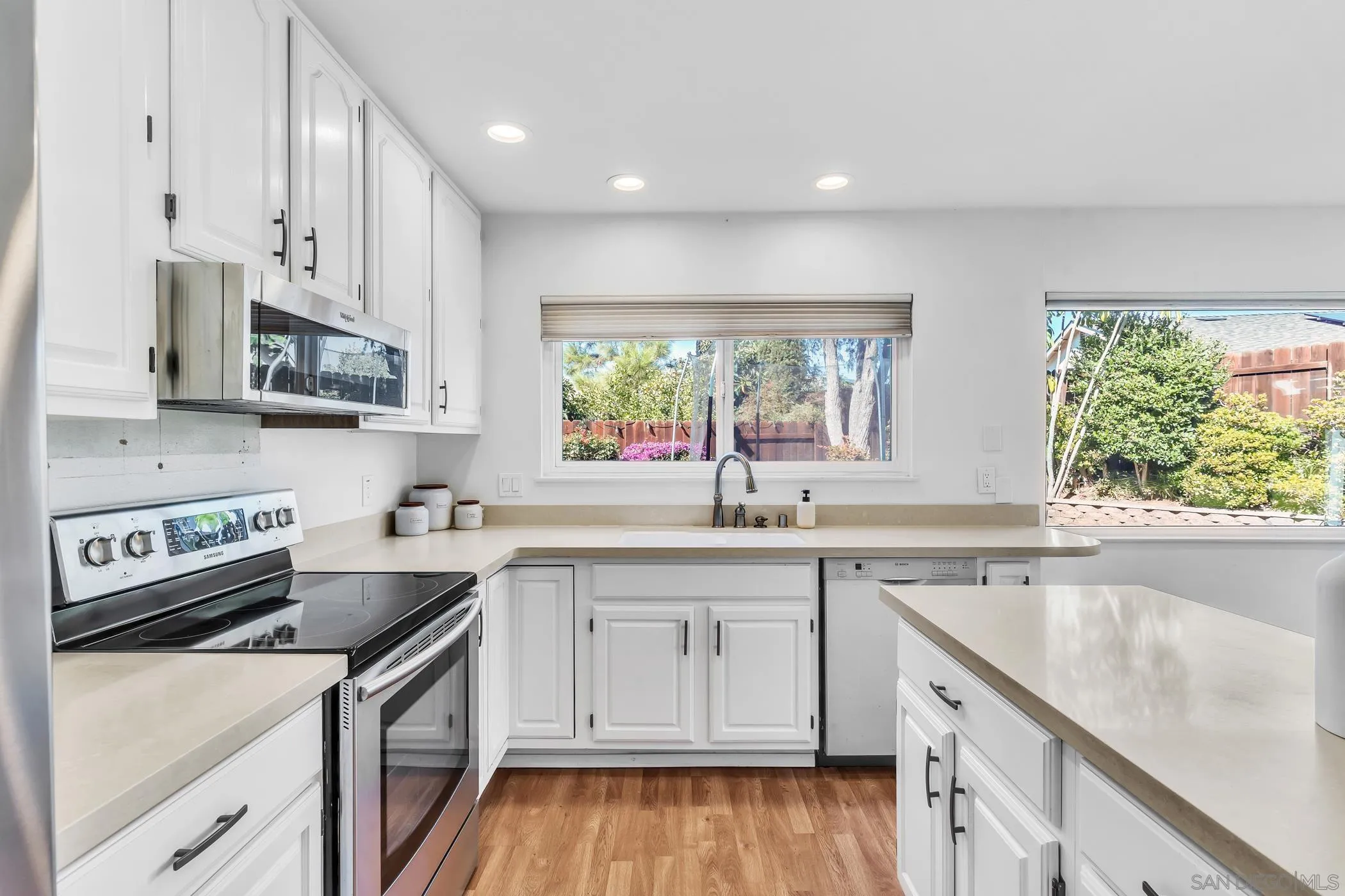 https://cdn.realtyfeed.com/cdn/127/260018134/9a032e2e7880e00e546bff0249d51afb.webp