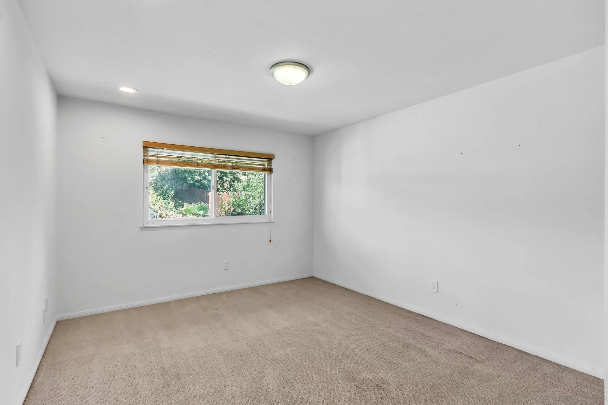 https://cdn.realtyfeed.com/cdn/127/260018134/aead6546fb52ea1fed78a5fc0c6b517b.webp